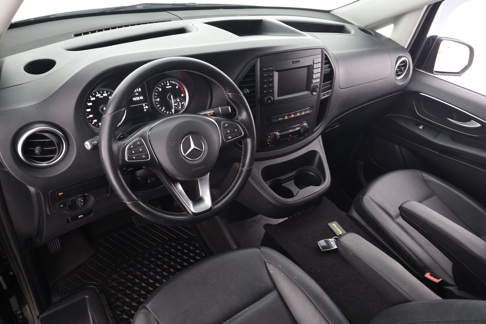 Mercedes-Benz Vito 2020 116CDI 4x4-3,05/34K pitkä A3 A 4MATIC Edition * Vakkari / ILS-LED / Webasto / Koukku / P.kamera / Nahat * - Suomi-auto / ALV-väh. / Kahdet Renkaat