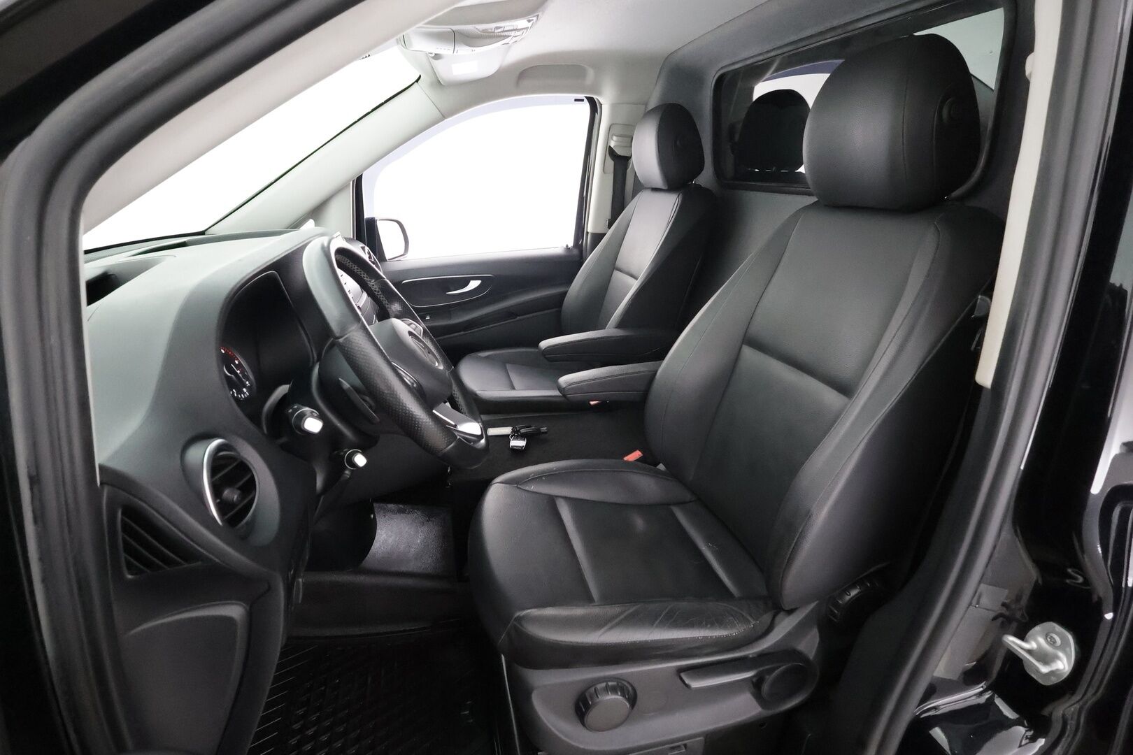 Mercedes-Benz Vito 2020 116CDI 4x4-3,05/34K pitkä A3 A 4MATIC Edition * Vakkari / ILS-LED / Webasto / Koukku / P.kamera / Nahat * - Suomi-auto / ALV-väh. / Kahdet Renkaat