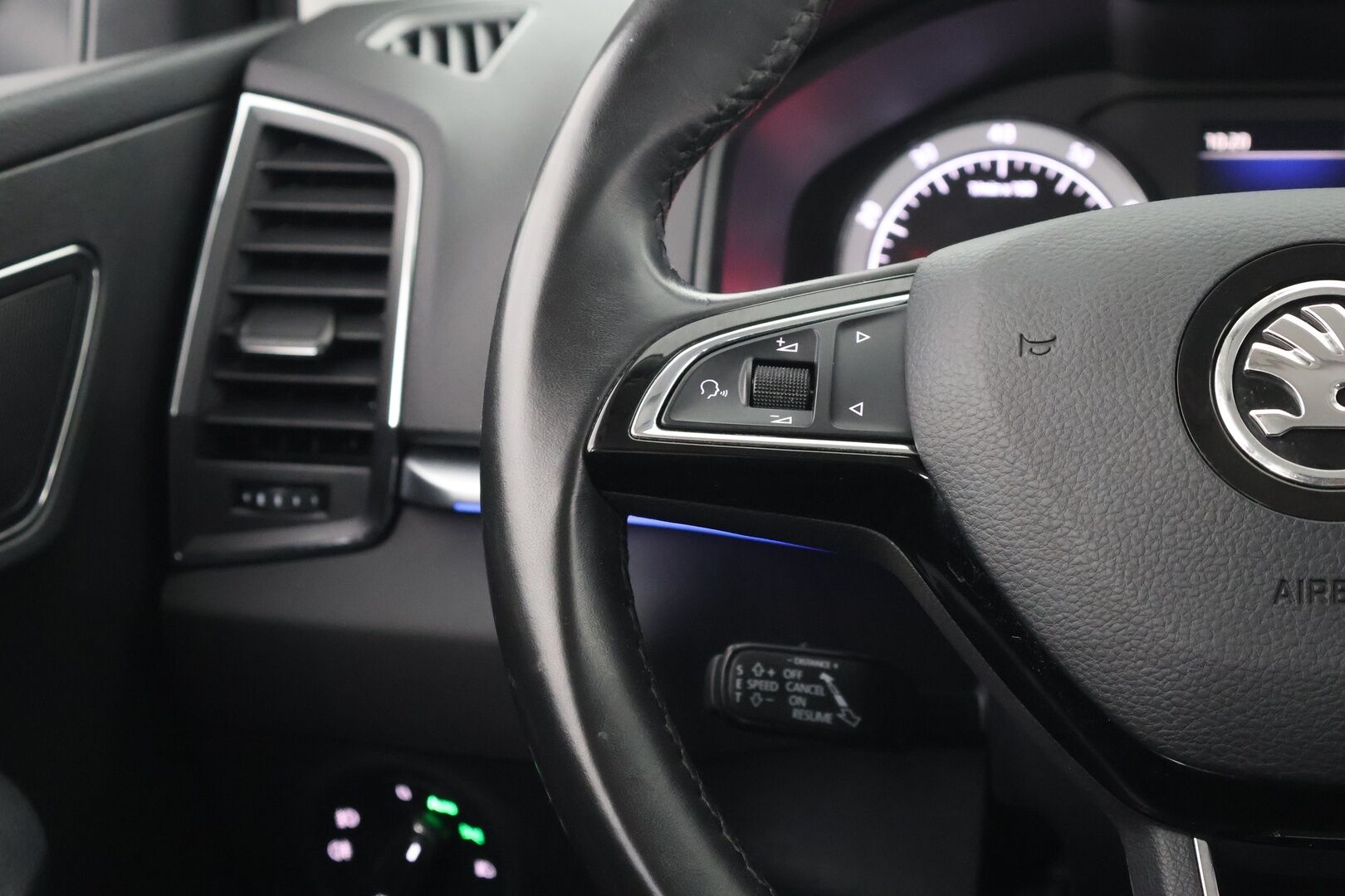 Skoda Karoq 2020 1,5 TSI Style BusinessLine DSG Autom. - Travel Assist | ACC | Webasto | Dynamic-LED | Koukku | Tulossa myyntiin, kysy lisätiedot myyjältä! 