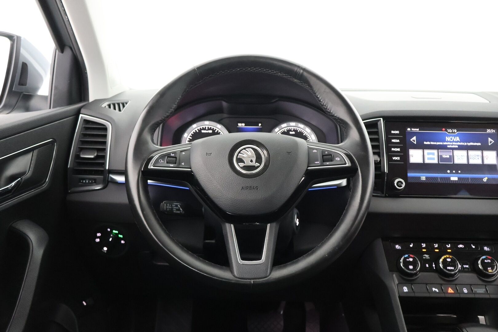 Skoda Karoq 2020 1,5 TSI Style BusinessLine DSG Autom. - Travel Assist | ACC | Webasto | Dynamic-LED | Koukku | Tulossa myyntiin, kysy lisätiedot myyjältä! 