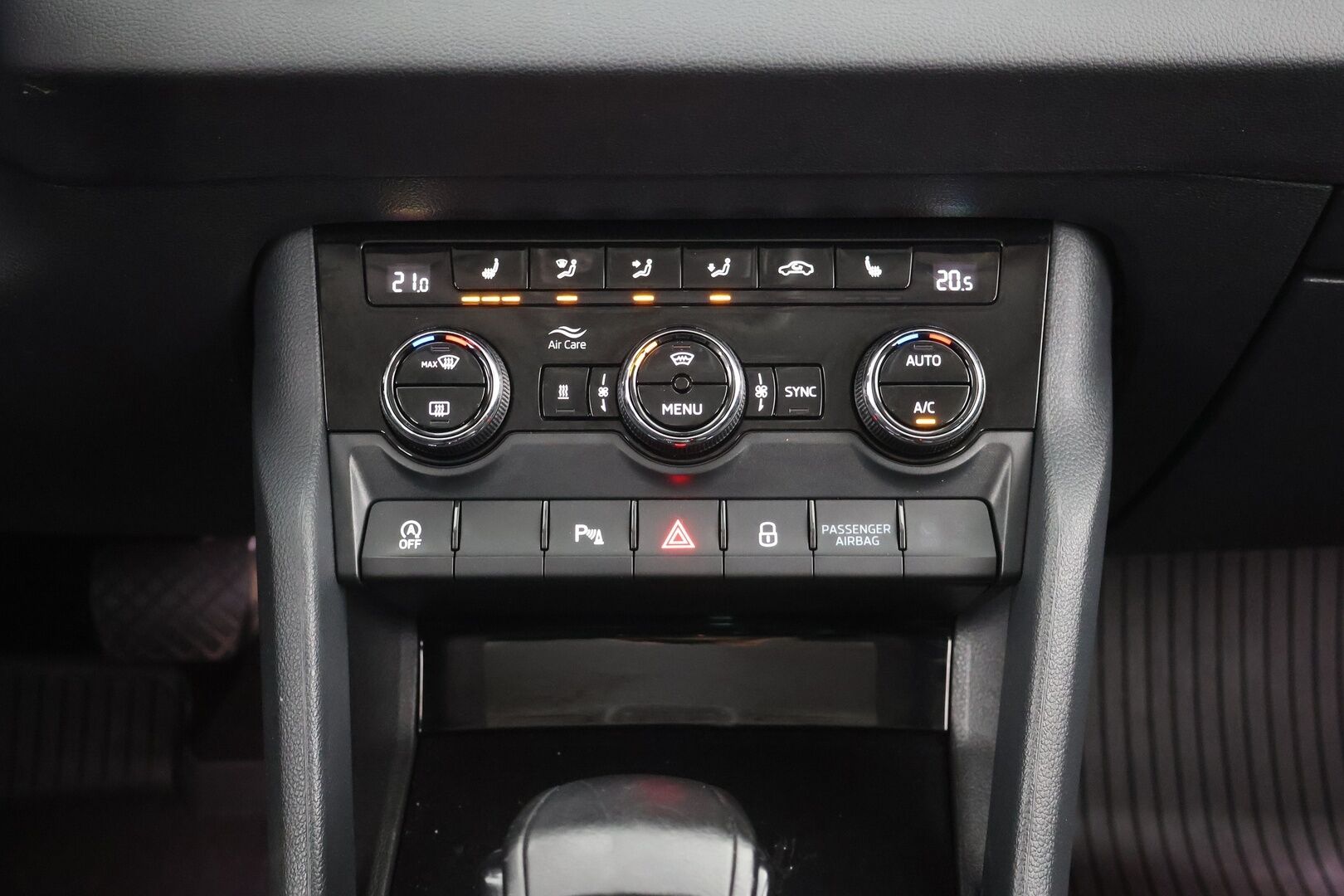 Skoda Karoq 2020 1,5 TSI Style BusinessLine DSG Autom. - Travel Assist | ACC | Webasto | Dynamic-LED | Koukku | Tulossa myyntiin, kysy lisätiedot myyjältä! 