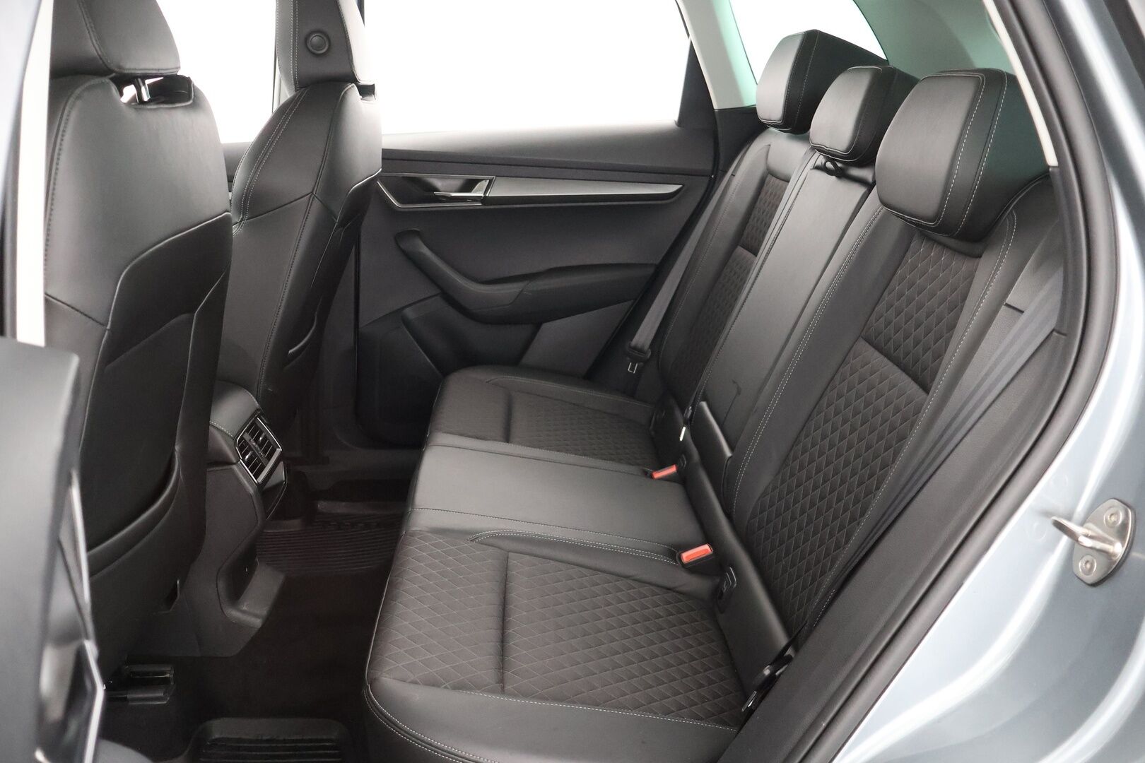 Skoda Karoq 2020 1,5 TSI Style BusinessLine DSG Autom. - Travel Assist | ACC | Webasto | Dynamic-LED | Koukku | Tulossa myyntiin, kysy lisätiedot myyjältä! 