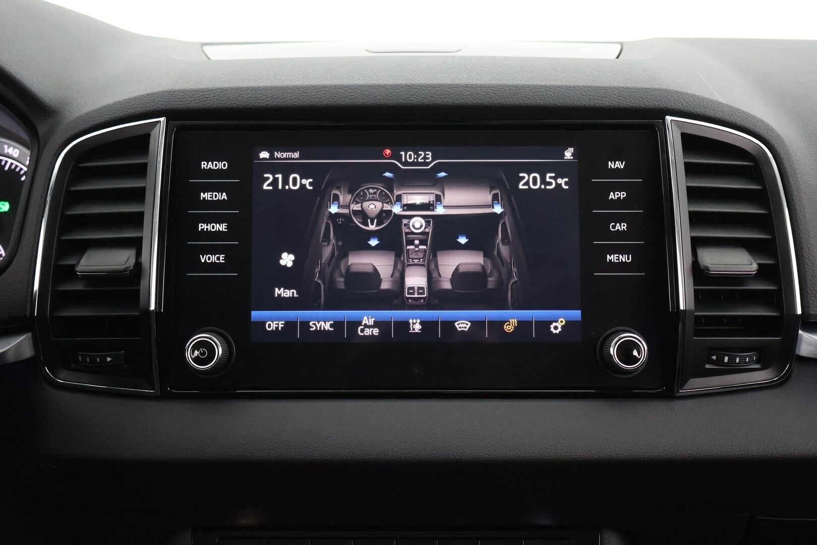 Skoda Karoq 2020 1,5 TSI Style BusinessLine DSG Autom. - Travel Assist | ACC | Webasto | Dynamic-LED | Koukku | Tulossa myyntiin, kysy lisätiedot myyjältä! 