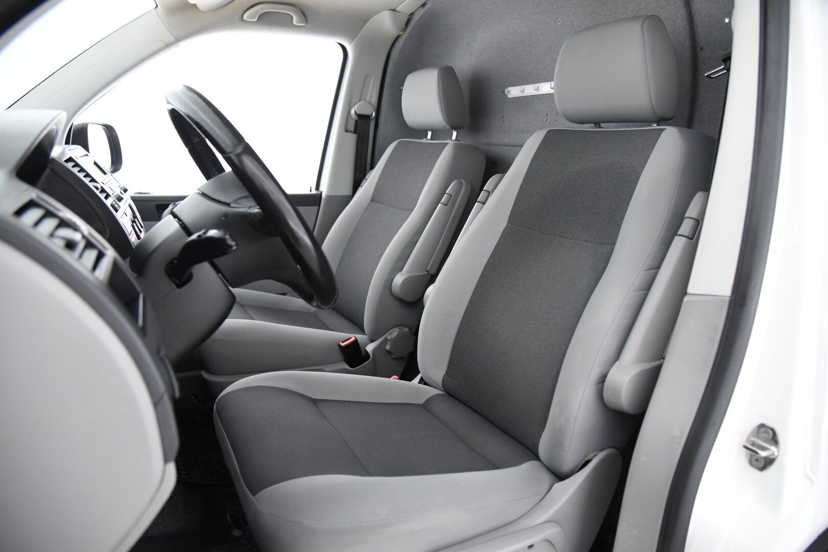 Volkswagen Transporter 2015 umpipakettiauto 2,0 TDI 84 kW BlueMotionTechnology / ALV / Lisälämmitin / Invertteri / Vetokoukkku / - Tavaratilan lämmitys / viilennys 