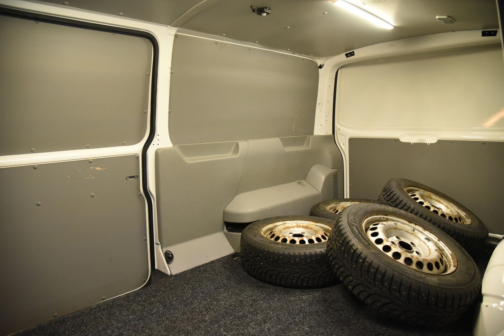 Volkswagen Transporter 2015 umpipakettiauto 2,0 TDI 84 kW BlueMotionTechnology / ALV / Lisälämmitin / Invertteri / Vetokoukkku / - Tavaratilan lämmitys / viilennys 