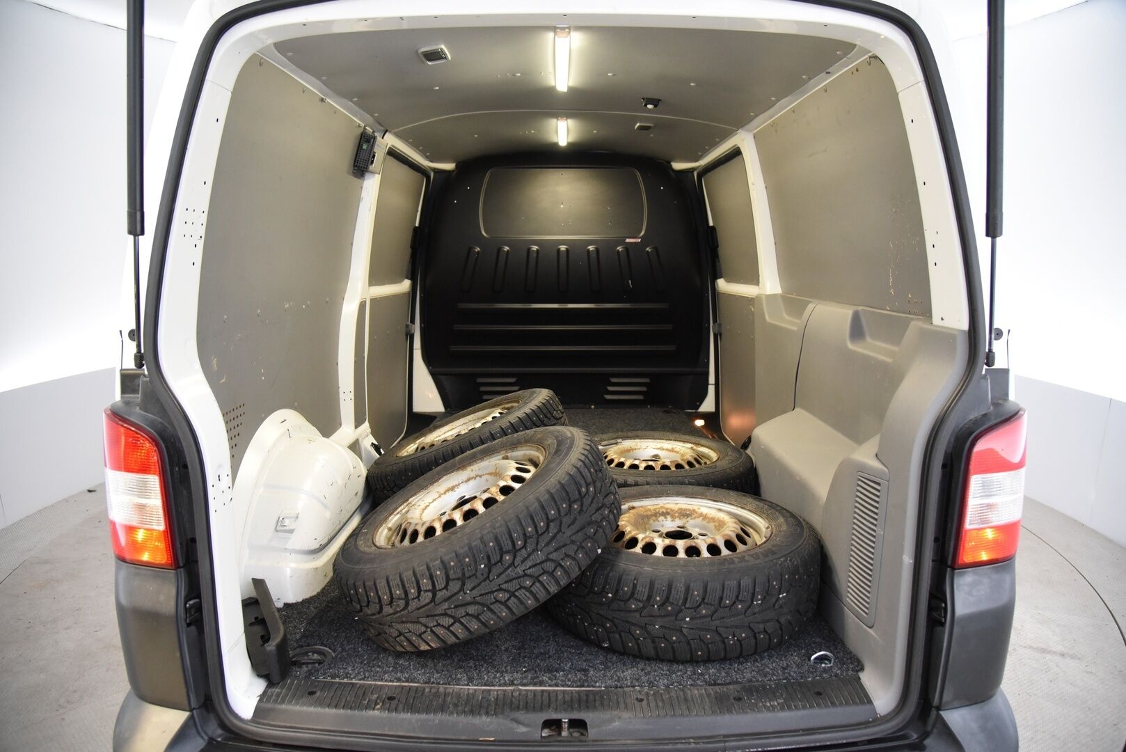 Volkswagen Transporter 2015 umpipakettiauto 2,0 TDI 84 kW BlueMotionTechnology / ALV / Lisälämmitin / Invertteri / Vetokoukkku / - Tavaratilan lämmitys / viilennys 