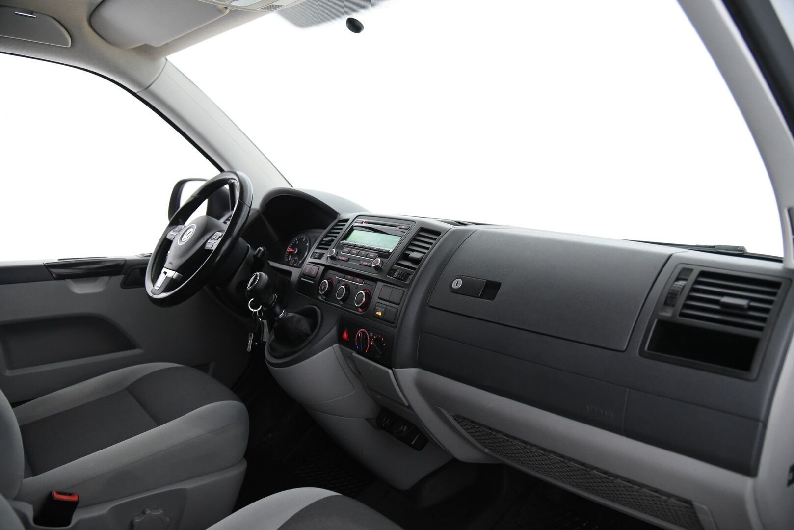 Volkswagen Transporter 2015 umpipakettiauto 2,0 TDI 84 kW BlueMotionTechnology / ALV / Lisälämmitin / Invertteri / Vetokoukkku / - Tavaratilan lämmitys / viilennys 