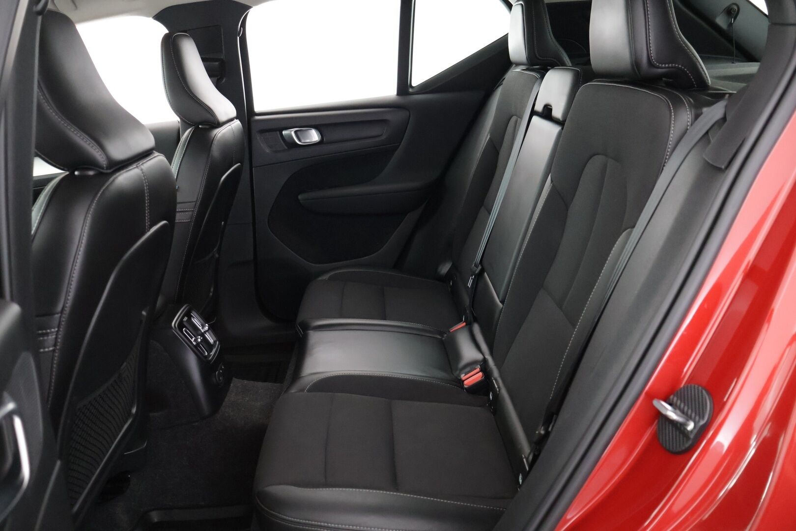 Volvo XC40 2020 T5 Twin Engine Business aut - ACC | Webasto | Vetokoukku | P.kamera | Navi | Pilot assist | CarPlay | LED | Keyless | Ratinlämmitin | 2x Renkaat alumiinivanteilla | Jakohihna tehty