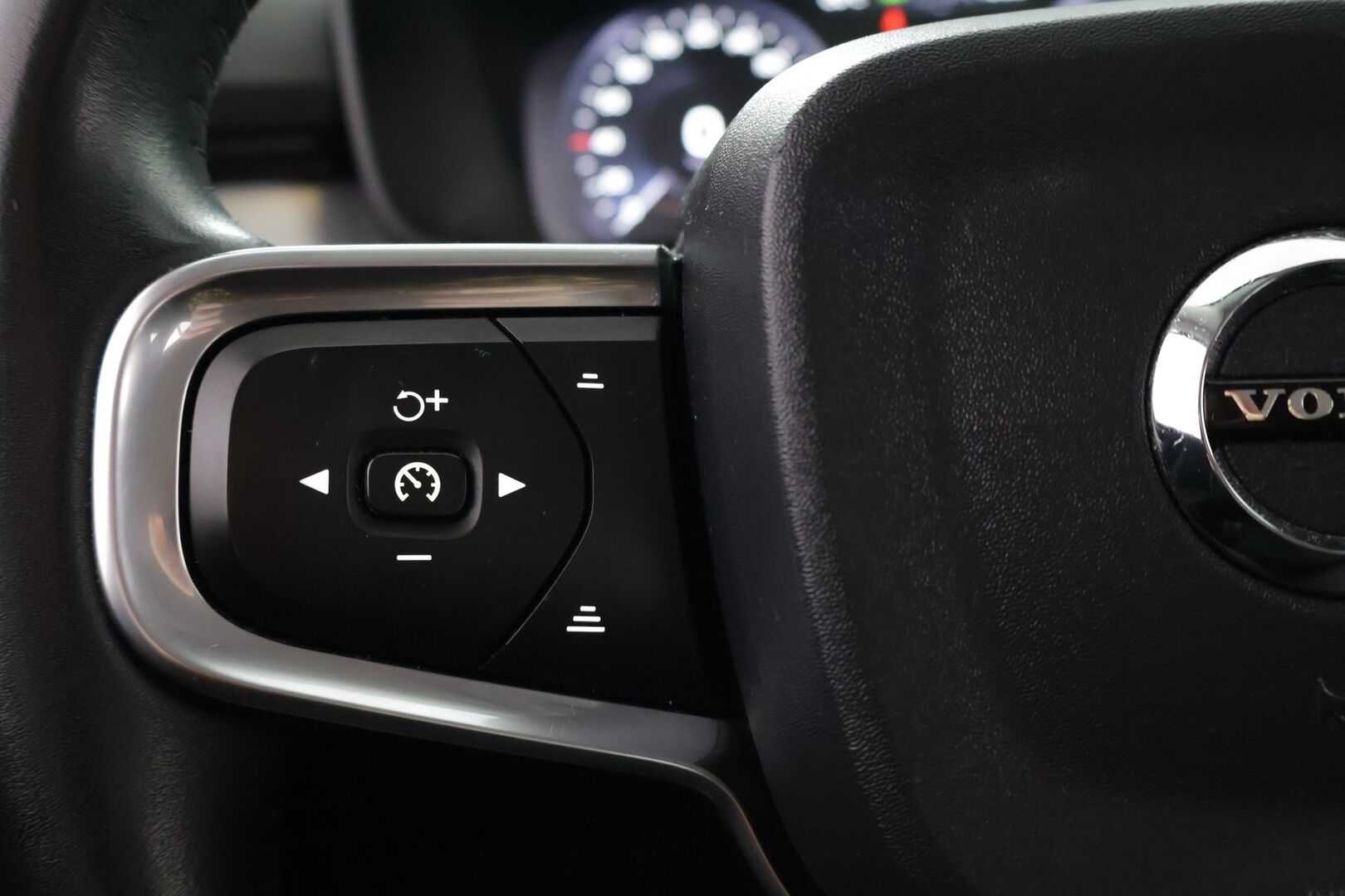 Volvo XC40 2020 T5 Twin Engine Business aut - ACC | Webasto | Vetokoukku | P.kamera | Navi | Pilot assist | CarPlay | LED | Keyless | Ratinlämmitin | 2x Renkaat alumiinivanteilla | Jakohihna tehty