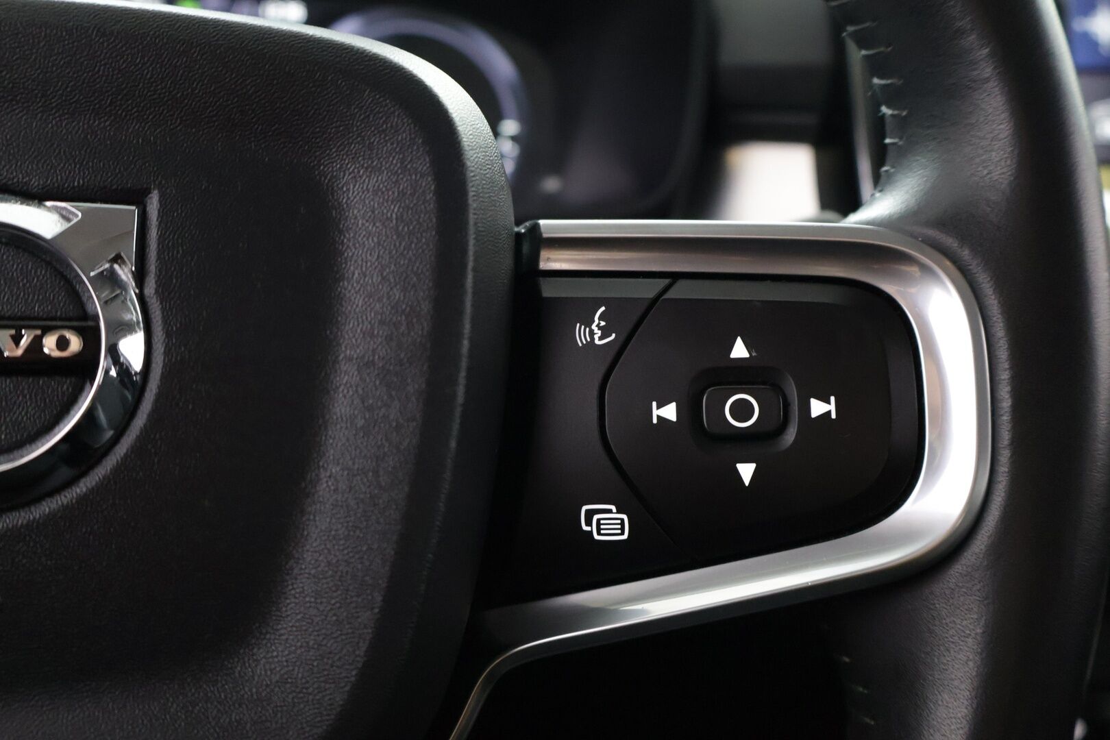 Volvo XC40 2020 T5 Twin Engine Business aut - ACC | Webasto | Vetokoukku | P.kamera | Navi | Pilot assist | CarPlay | LED | Keyless | Ratinlämmitin | 2x Renkaat alumiinivanteilla | Jakohihna tehty