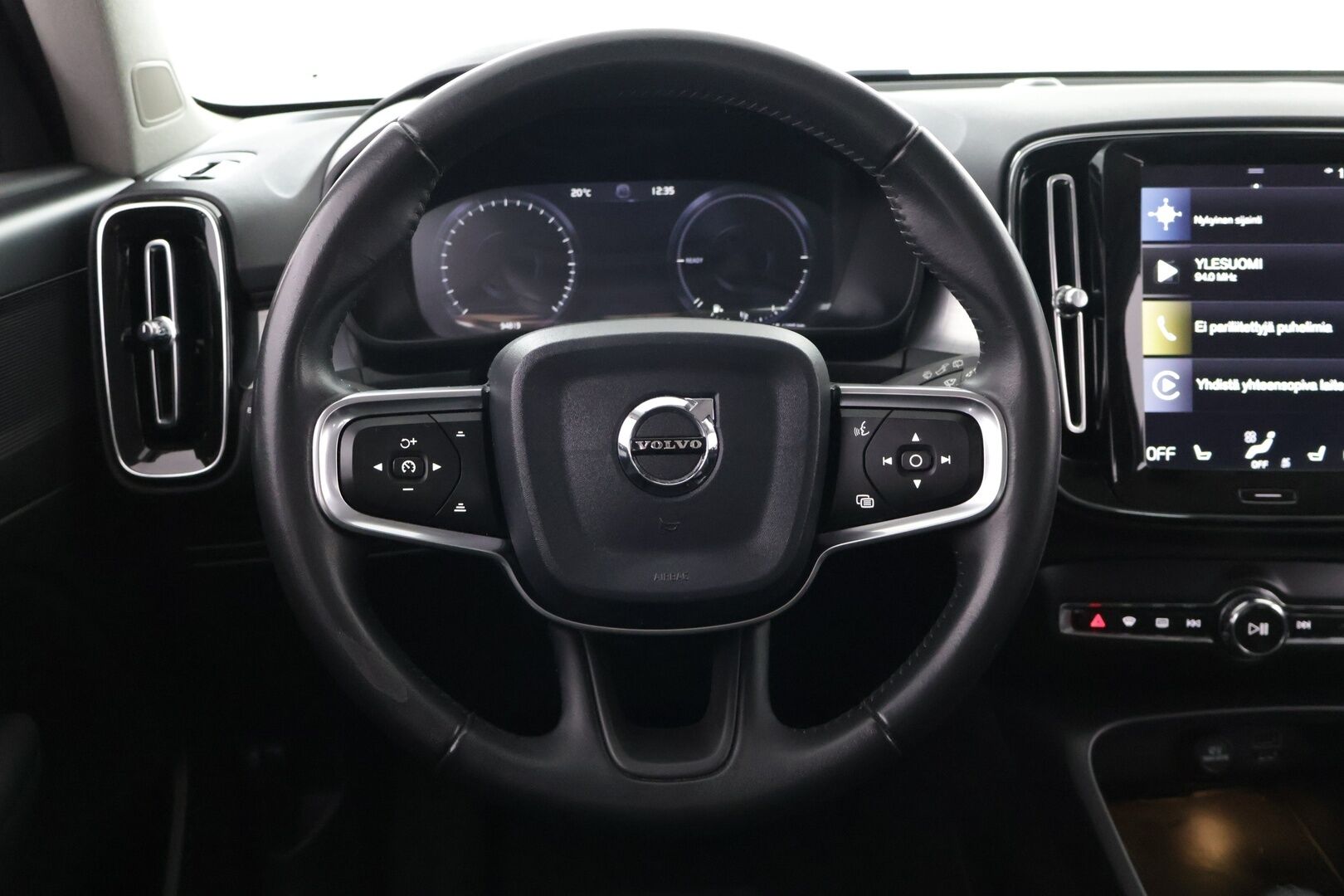 Volvo XC40 2020 T5 Twin Engine Business aut - ACC | Webasto | Vetokoukku | P.kamera | Navi | Pilot assist | CarPlay | LED | Keyless | Ratinlämmitin | 2x Renkaat alumiinivanteilla | Jakohihna tehty