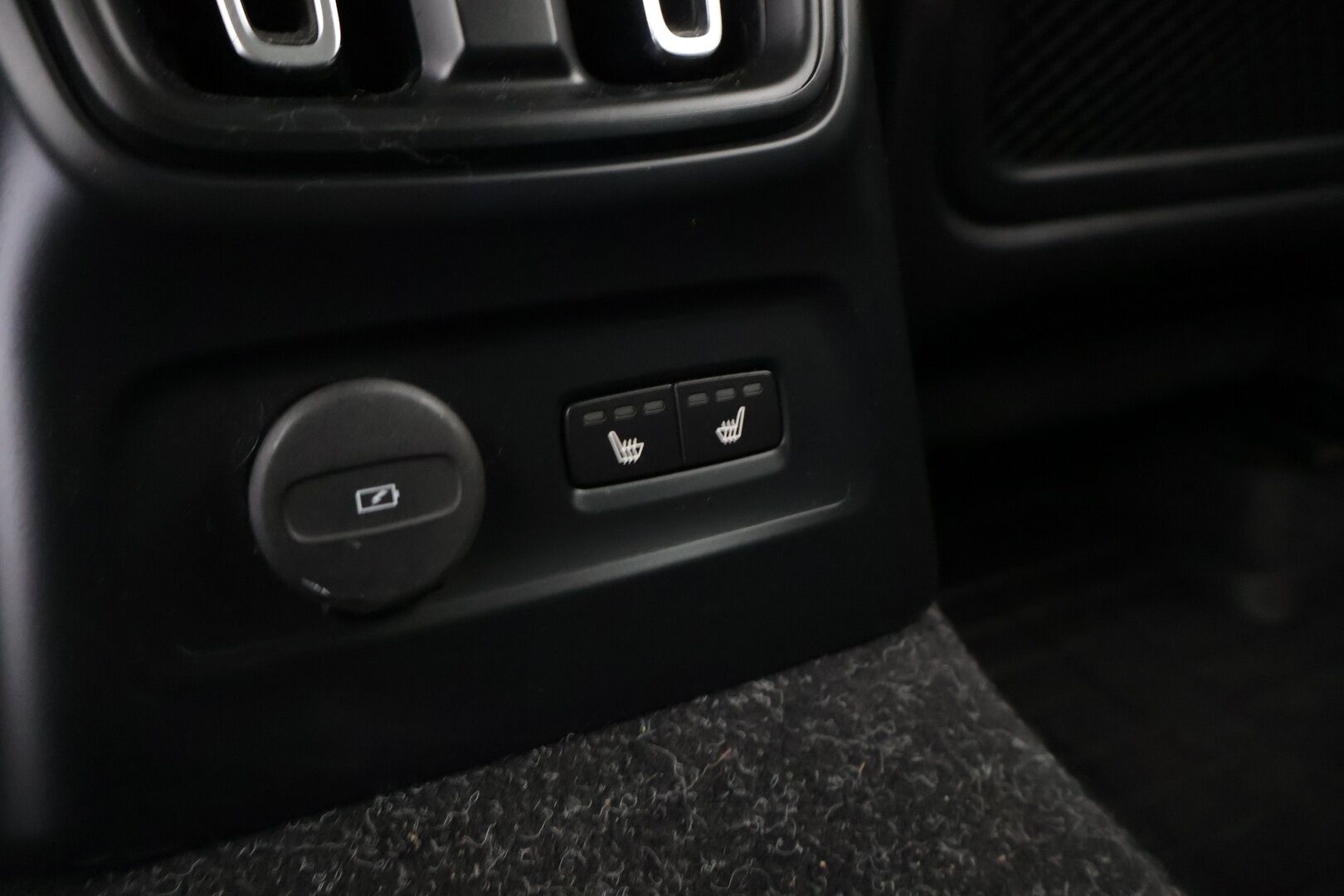 Volvo XC40 2020 T5 Twin Engine Business aut - ACC | Webasto | Vetokoukku | P.kamera | Navi | Pilot assist | CarPlay | LED | Keyless | Ratinlämmitin | 2x Renkaat alumiinivanteilla | Jakohihna tehty