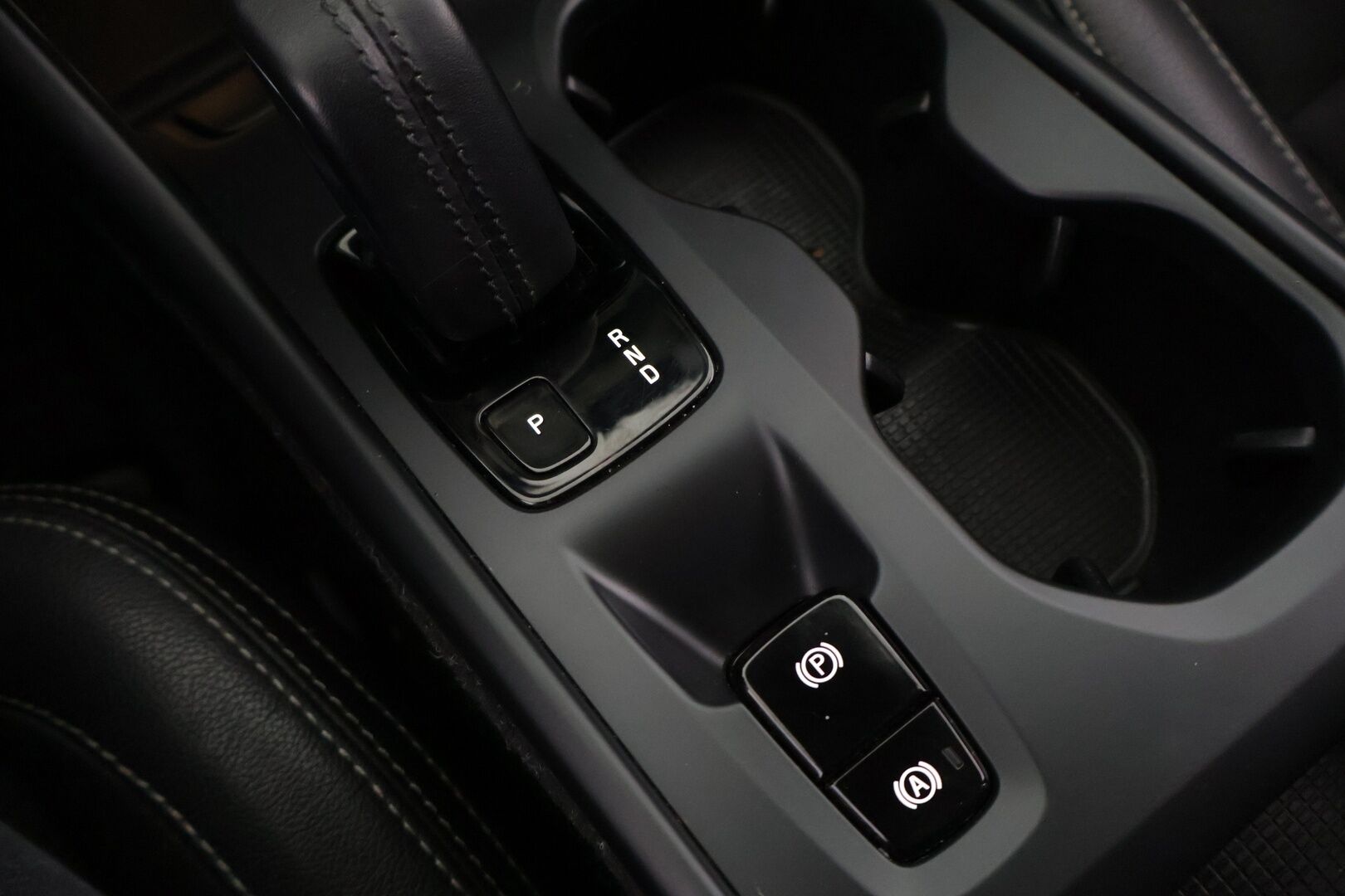 Volvo XC40 2020 T5 Twin Engine Business aut - ACC | Webasto | Vetokoukku | P.kamera | Navi | Pilot assist | CarPlay | LED | Keyless | Ratinlämmitin | 2x Renkaat alumiinivanteilla | Jakohihna tehty