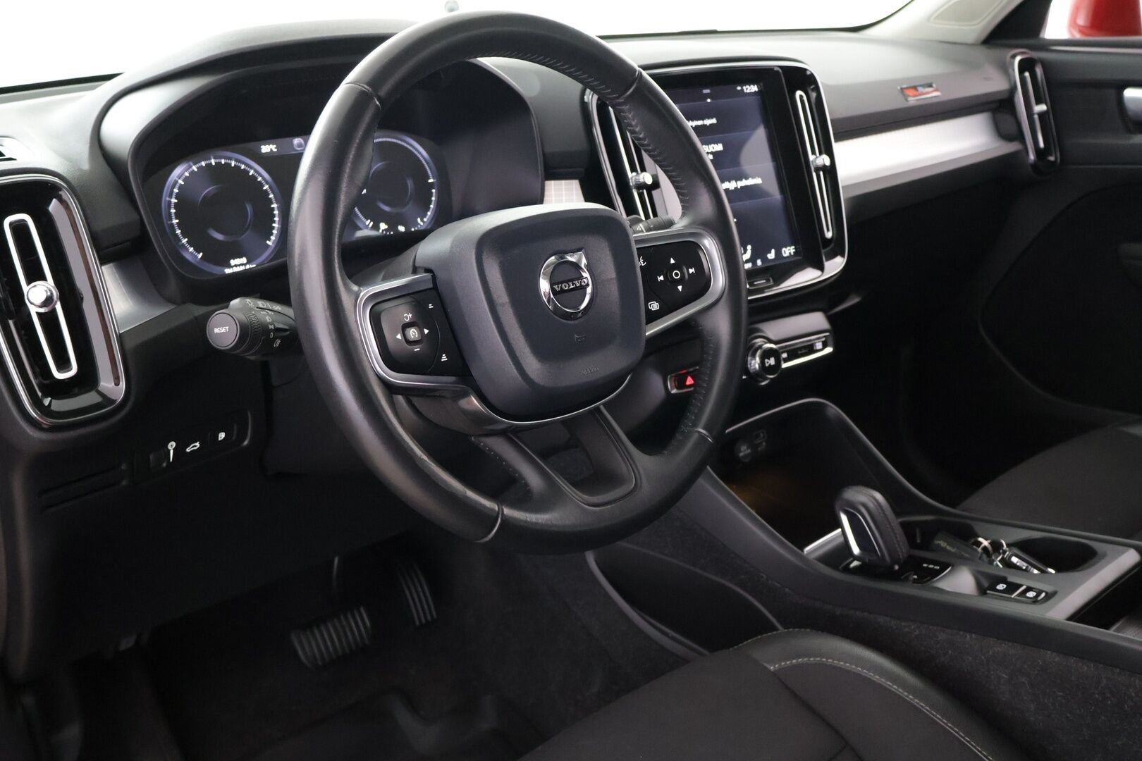 Volvo XC40 2020 T5 Twin Engine Business aut - ACC | Webasto | Vetokoukku | P.kamera | Navi | Pilot assist | CarPlay | LED | Keyless | Ratinlämmitin | 2x Renkaat alumiinivanteilla | Jakohihna tehty