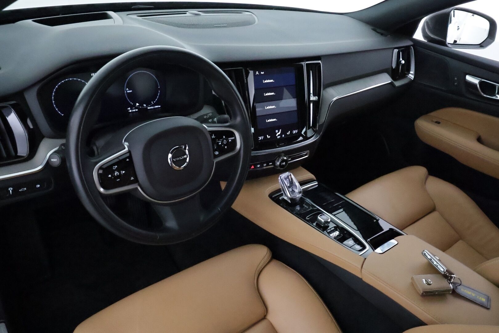 Volvo V60 2020 T8 TwE AWD Business Inscription aut. *ACC / H&K / Webasto / Muistipenkki / 360° / Full LED / HUD / Navi / KeylessGo* - 3,99 % KORKOTARJOUS TÄHÄN AUTOON 28.9. ASTI! - 1.Om Suomi-auto / Kahdet renkaat aluvanteilla