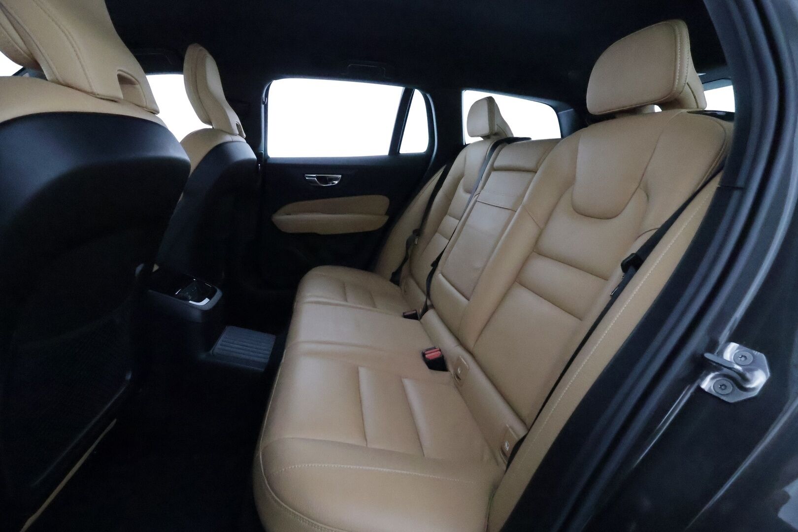 Volvo V60 2020 T8 TwE AWD Business Inscription aut. *ACC / H&K / Webasto / Muistipenkki / 360° / Full LED / HUD / Navi / KeylessGo* - 3,99 % KORKOTARJOUS TÄHÄN AUTOON 28.9. ASTI! - 1.Om Suomi-auto / Kahdet renkaat aluvanteilla