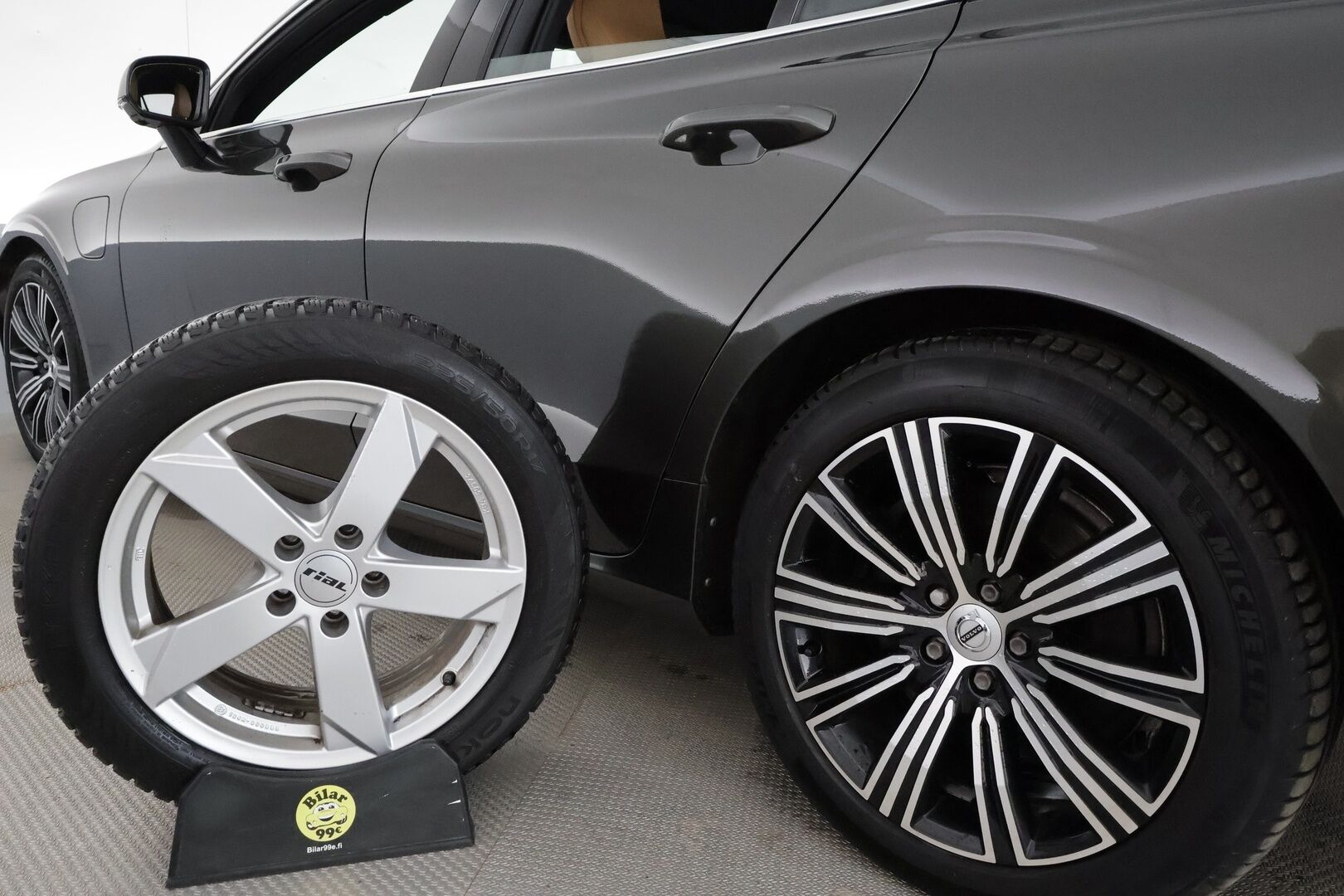 Volvo V60 2020 T8 TwE AWD Business Inscription aut. *ACC / H&K / Webasto / Muistipenkki / 360° / Full LED / HUD / Navi / KeylessGo* - 3,99 % KORKOTARJOUS TÄHÄN AUTOON 28.9. ASTI! - 1.Om Suomi-auto / Kahdet renkaat aluvanteilla