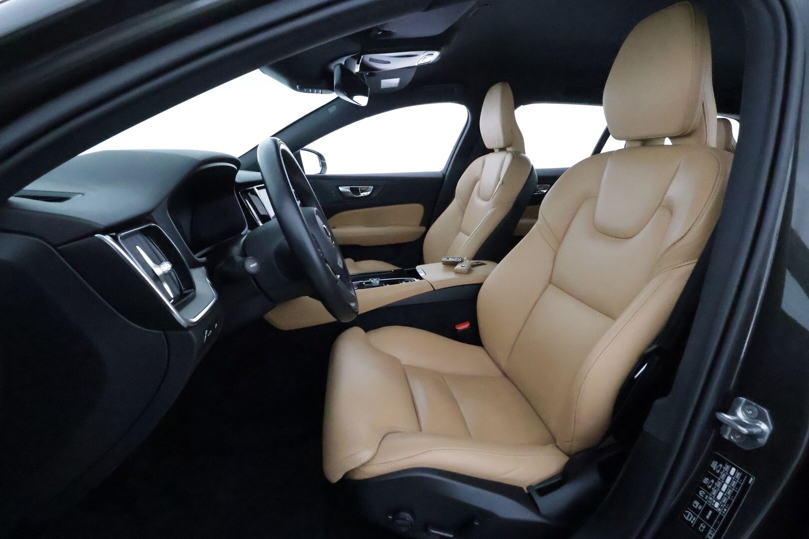 Volvo V60 2020 T8 TwE AWD Business Inscription aut. *ACC / H&K / Webasto / Muistipenkki / 360° / Full LED / HUD / Navi / KeylessGo* - 3,99 % KORKOTARJOUS TÄHÄN AUTOON 28.9. ASTI! - 1.Om Suomi-auto / Kahdet renkaat aluvanteilla