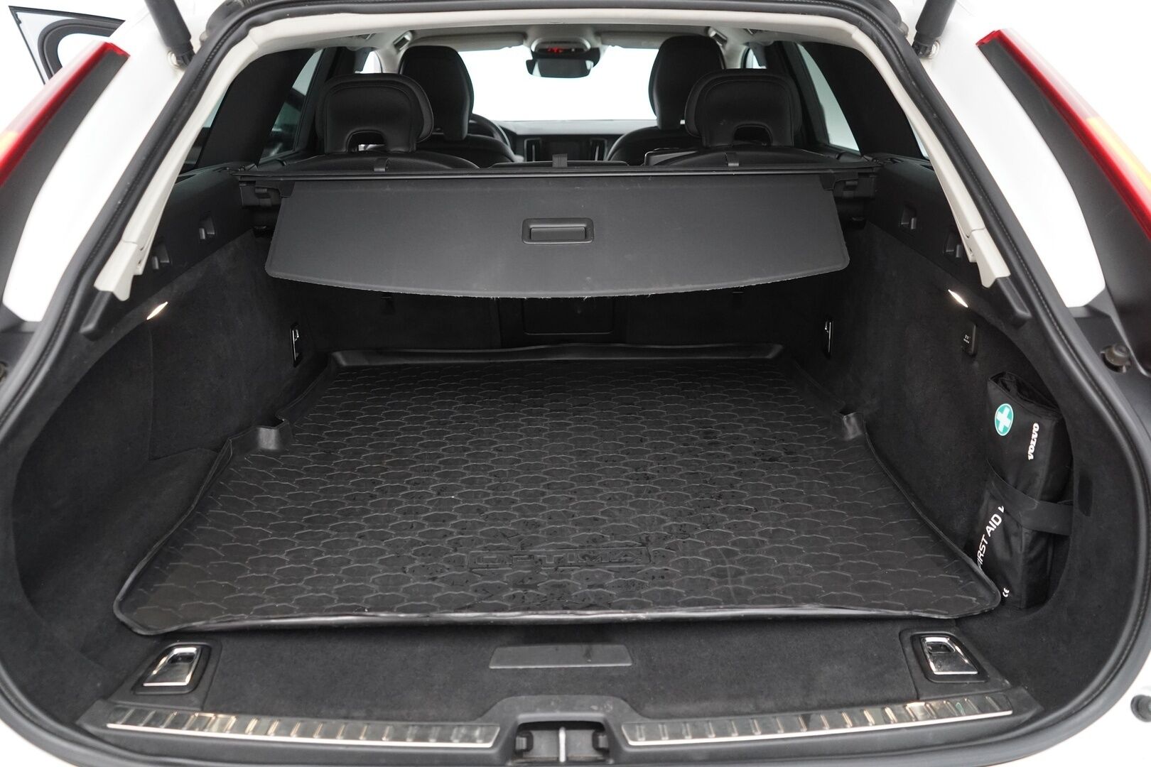 Volvo V90 2020 D4 AWD Inscription *Adapt.Cruise / Sporttinahat / Kamera / VOC / Webasto / BLIS* - Adapt.Cruise / Sporttinahat / Kamera / VOC / Webasto / BLIS / Keyless - HULLUT AVAJAISHULINAT KORKOTARJOUS 3,29 %