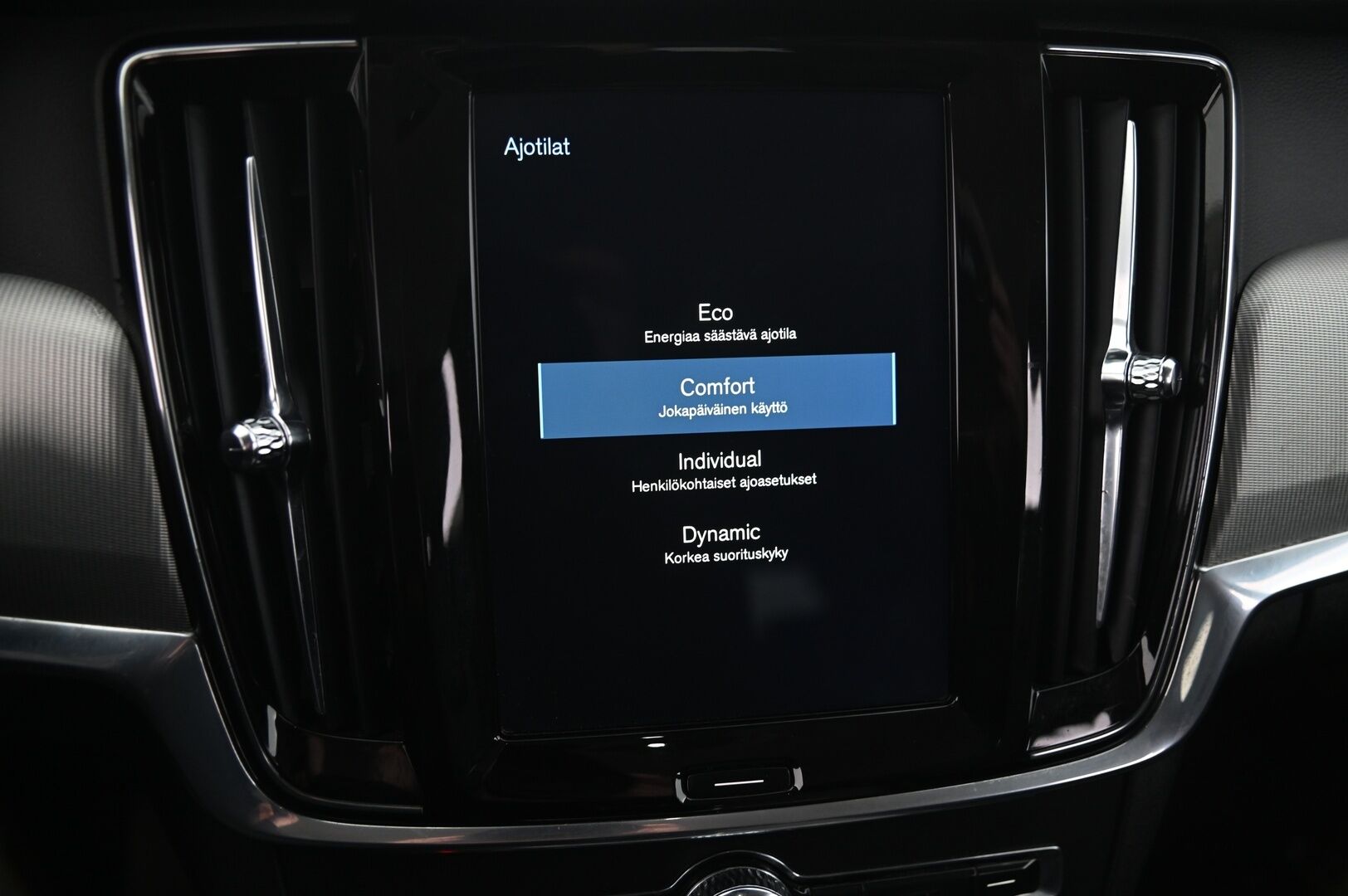 Volvo V90 2020 D4 AWD Inscription - | Adapt.Cruise | Sporttinahat | Kamera | VOC | Webasto | BLIS | Keyless | Juuri katsastettu! 