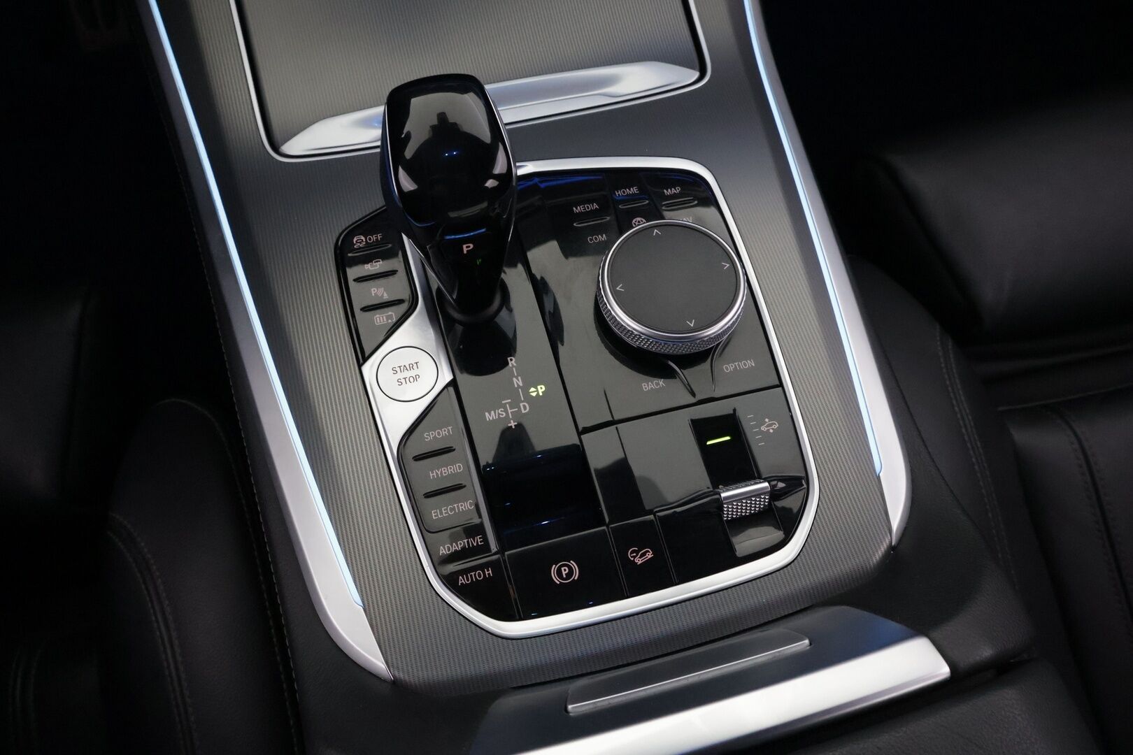 BMW X5 2020 G05 xDrive45e A M sport *Laser / DAP / ACC / BLIS / Ilma-alusta / Koukku / HUD / 360° / Harman/Kardon / Comfort Access* - Harvinainen Suomi-auto! / Näyttävä ja kattavasti varusteltu! - HULLUT BLACKWEEK JATKOT - KORKOTARJOUS 2,49%