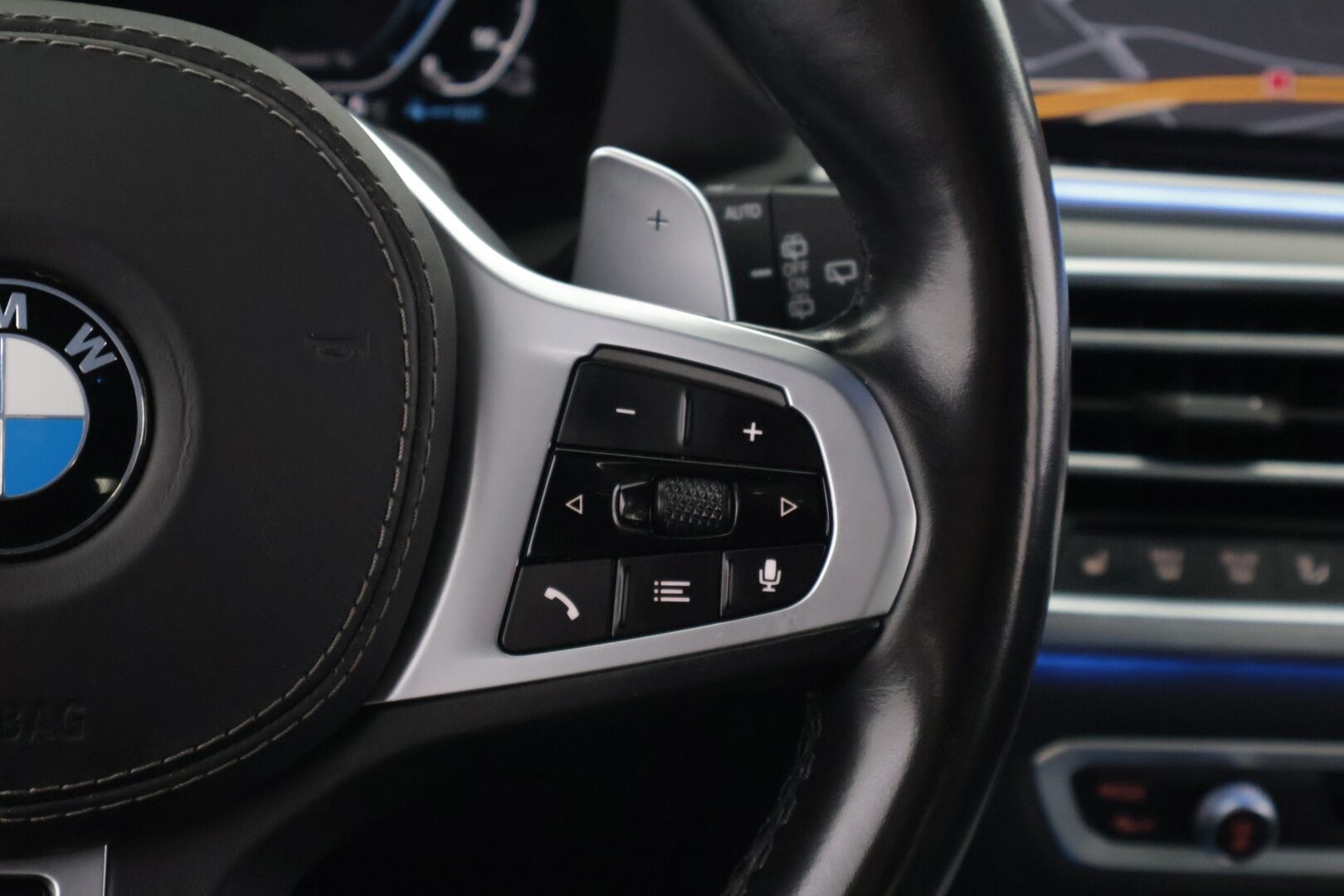 BMW X5 2020 G05 xDrive45e A M sport *Laser / DAP / ACC / BLIS / Ilma-alusta / Koukku / HUD / 360° / Harman/Kardon / Comfort Access* - Harvinainen Suomi-auto! / Näyttävä ja kattavasti varusteltu! - HULLUT BLACKWEEK JATKOT - KORKOTARJOUS 2,49%