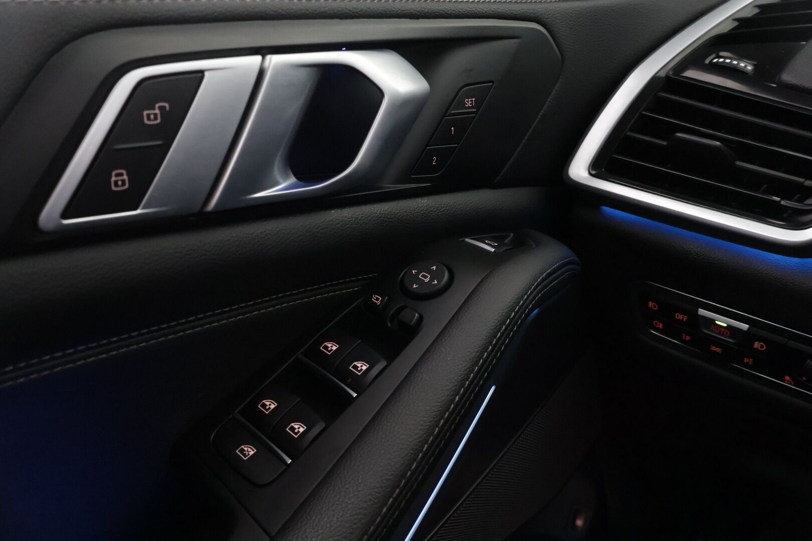 BMW X5 2020 G05 xDrive45e A M sport *Laser / DAP / ACC / BLIS / Ilma-alusta / Koukku / HUD / 360° / Harman/Kardon / Comfort Access* - Harvinainen Suomi-auto! / Näyttävä ja kattavasti varusteltu! - HULLUT BLACKWEEK JATKOT - KORKOTARJOUS 2,49%