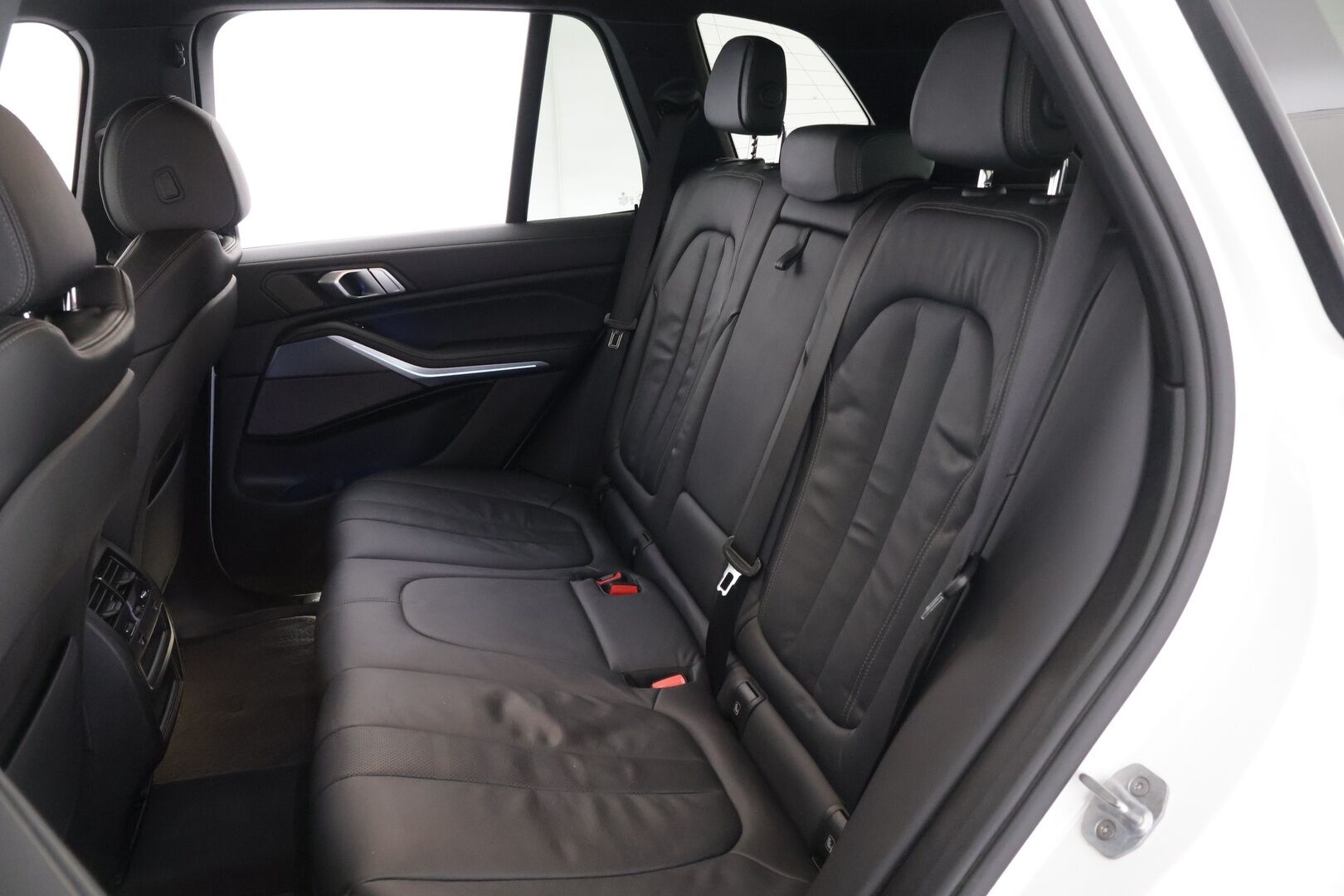 BMW X5 2020 G05 xDrive45e A M sport *Laser / DAP / ACC / BLIS / Ilma-alusta / Koukku / HUD / 360° / Harman/Kardon / Comfort Access* - 3,99 % KORKOTARJOUS TÄHÄN AUTOON 16.9. ASTI! - Harvinainen Suomi-auto! / Näyttävä ja kattavasti varusteltu!