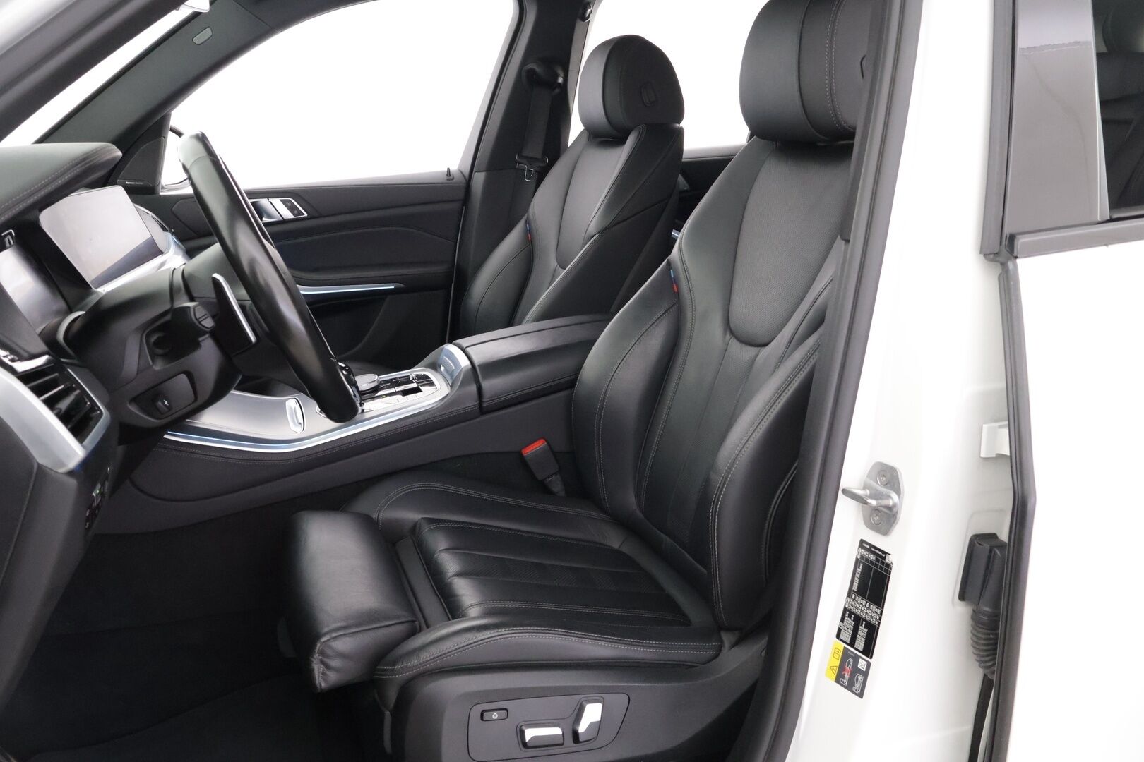 BMW X5 2020 G05 xDrive45e A M sport *Laser / DAP / ACC / BLIS / Ilma-alusta / Koukku / HUD / 360° / Harman/Kardon / Comfort Access* - 3,99 % KORKOTARJOUS TÄHÄN AUTOON 16.9. ASTI! - Harvinainen Suomi-auto! / Näyttävä ja kattavasti varusteltu!