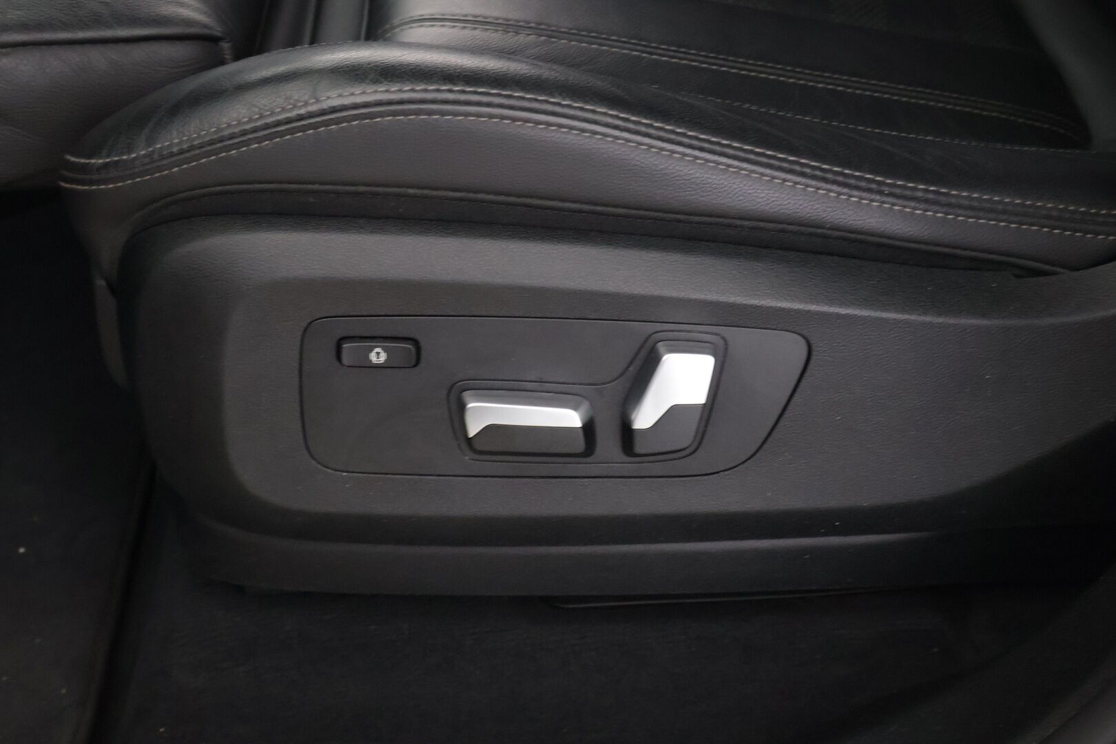 BMW X5 2020 G05 xDrive45e A M sport *Laser / DAP / ACC / BLIS / Ilma-alusta / Koukku / HUD / 360° / Harman/Kardon / Comfort Access* - Harvinainen Suomi-auto! / Näyttävä ja kattavasti varusteltu! - HULLUT BLACKWEEK JATKOT - KORKOTARJOUS 2,49%