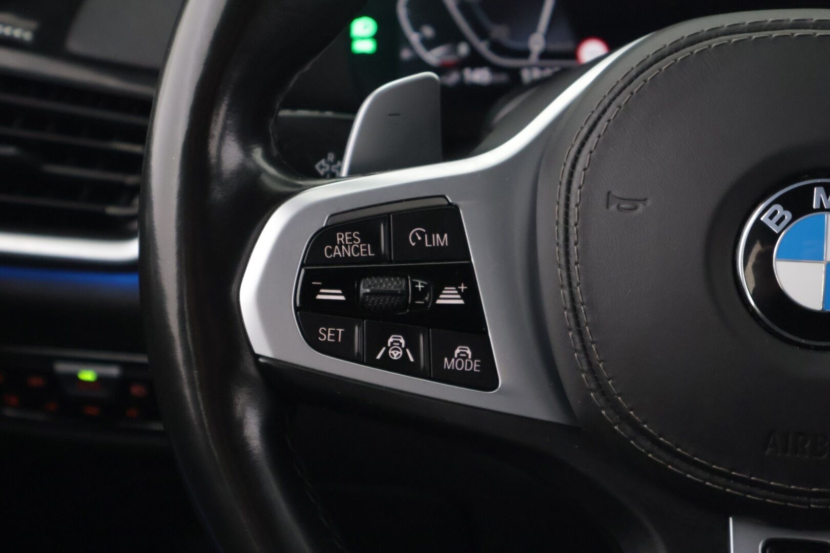 BMW X5 2020 G05 xDrive45e A M sport *Laser / DAP / ACC / BLIS / Ilma-alusta / Koukku / HUD / 360° / Harman/Kardon / Comfort Access* - Harvinainen Suomi-auto! / Näyttävä ja kattavasti varusteltu! - HULLUT BLACKWEEK JATKOT - KORKOTARJOUS 2,49%