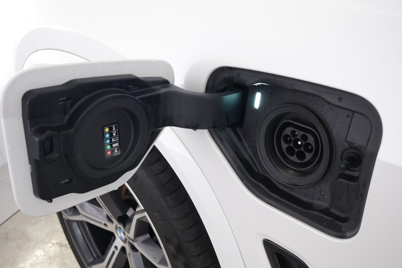 BMW X5 2020 G05 xDrive45e A M sport *Laser / DAP / ACC / BLIS / Ilma-alusta / Koukku / HUD / 360° / Harman/Kardon / Comfort Access* - Harvinainen Suomi-auto! / Näyttävä ja kattavasti varusteltu! - HULLUT BLACKWEEK JATKOT - KORKOTARJOUS 2,49%