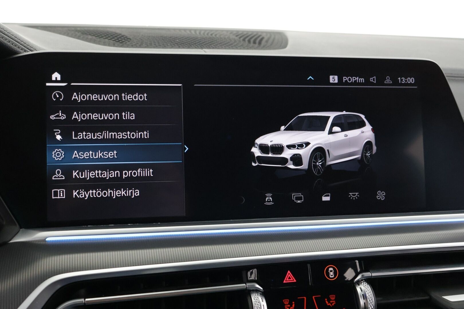 BMW X5 2020 G05 xDrive45e A M sport *Laser / DAP / ACC / BLIS / Ilma-alusta / Koukku / HUD / 360° / Harman/Kardon / Comfort Access* - 3,99 % KORKOTARJOUS TÄHÄN AUTOON 16.9. ASTI! - Harvinainen Suomi-auto! / Näyttävä ja kattavasti varusteltu!