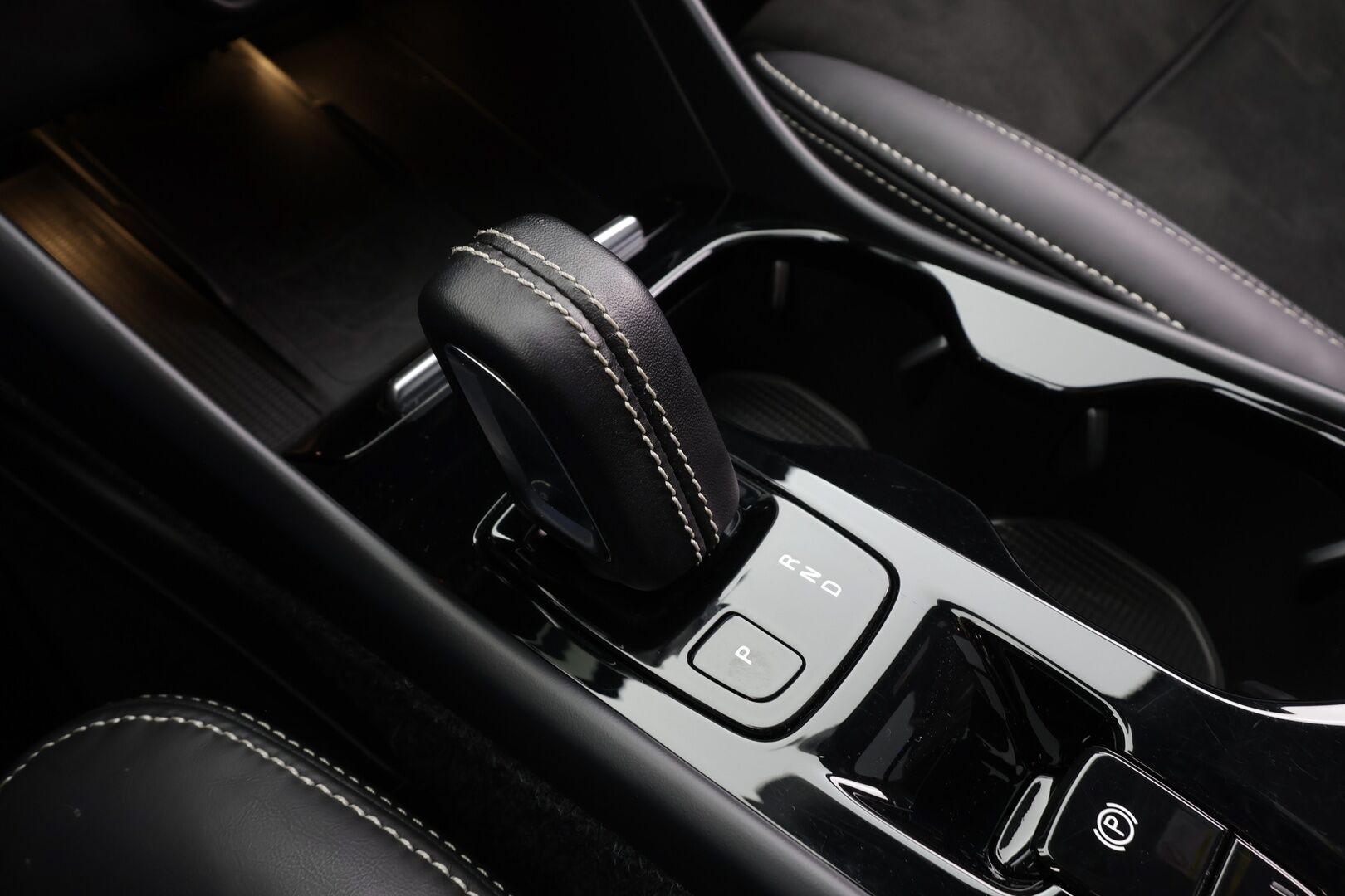 Volvo XC40 2021 T5 TwE Business R-Design aut * Webasto / ACC / Panorama / 360° / LED / H&K / Sportpenkki Muistilla / Navi / Keyless * - 1-om suomi-auto / 2x Latauskaapelit / Kahdet renkaat  / Jakohihna tehty 7/2025 - Osta nyt, maksa vasta ensi vuonna