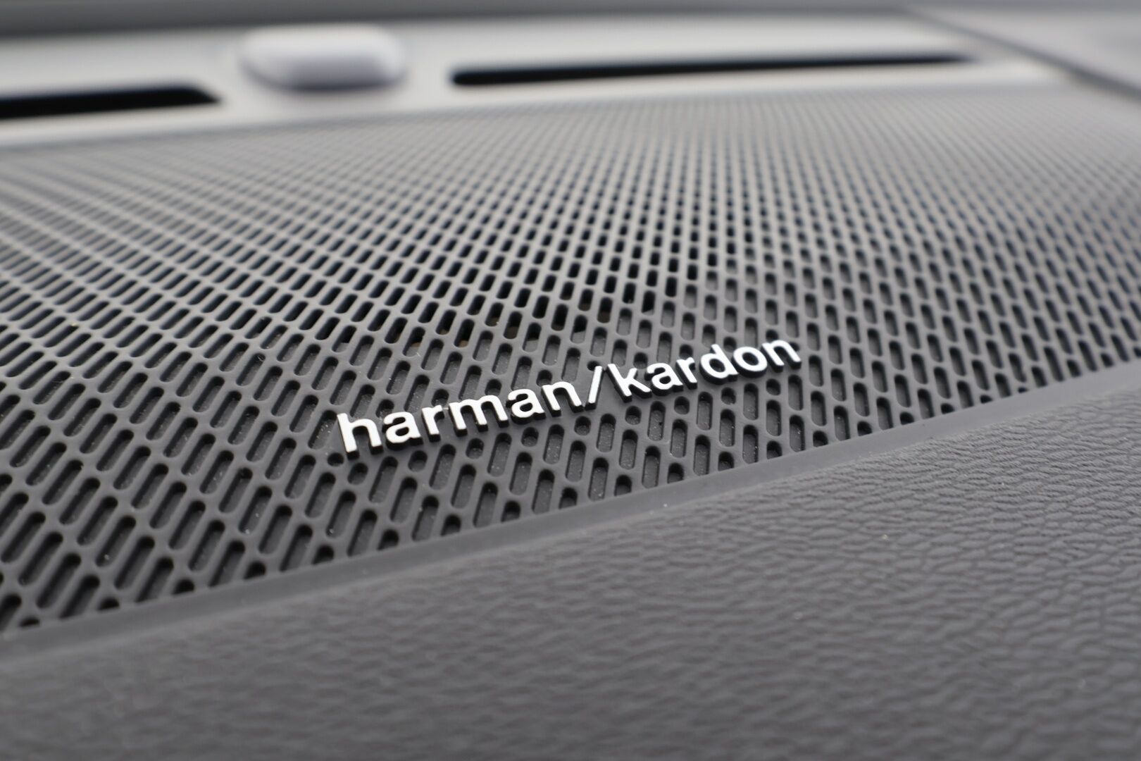 Volvo XC40 2021 T5 TwE Business R-Design aut * Webasto / ACC / Panorama / 360° / LED / H&K / Sportpenkki Muistilla / Navi / Keyless * - 1-om suomi-auto / 2x Latauskaapelit / Kahdet renkaat  / Jakohihna tehty 7/2025 - Osta nyt, maksa vasta ensi vuonna