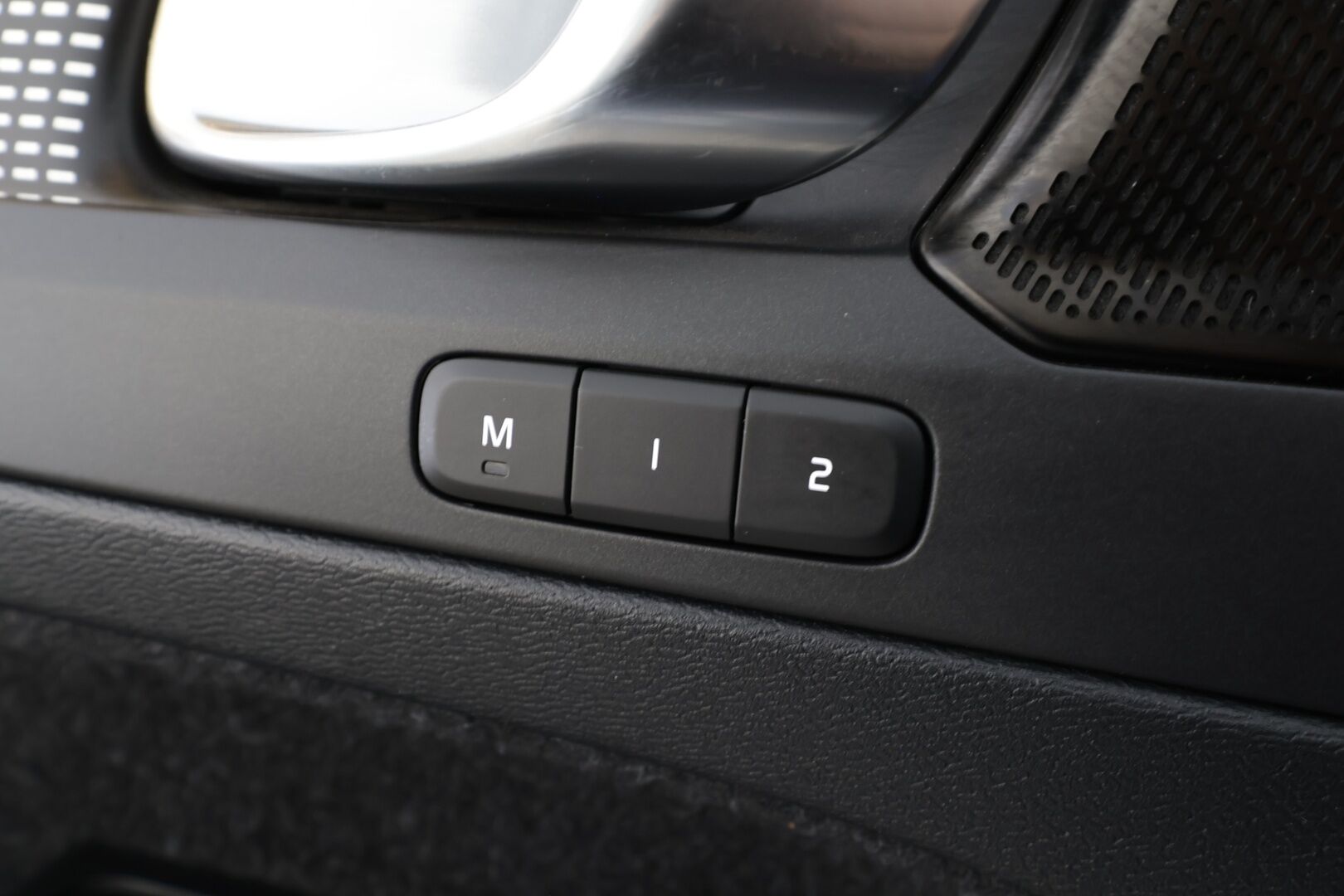 Volvo XC40 2021 T5 TwE Business R-Design aut * Webasto / ACC / Panorama / 360° / LED / H&K / Sportpenkki Muistilla / Navi / Keyless * - 1-om suomi-auto / 2x Latauskaapelit / Kahdet renkaat  / Jakohihna tehty 7/2025 - Osta nyt, maksa vasta ensi vuonna