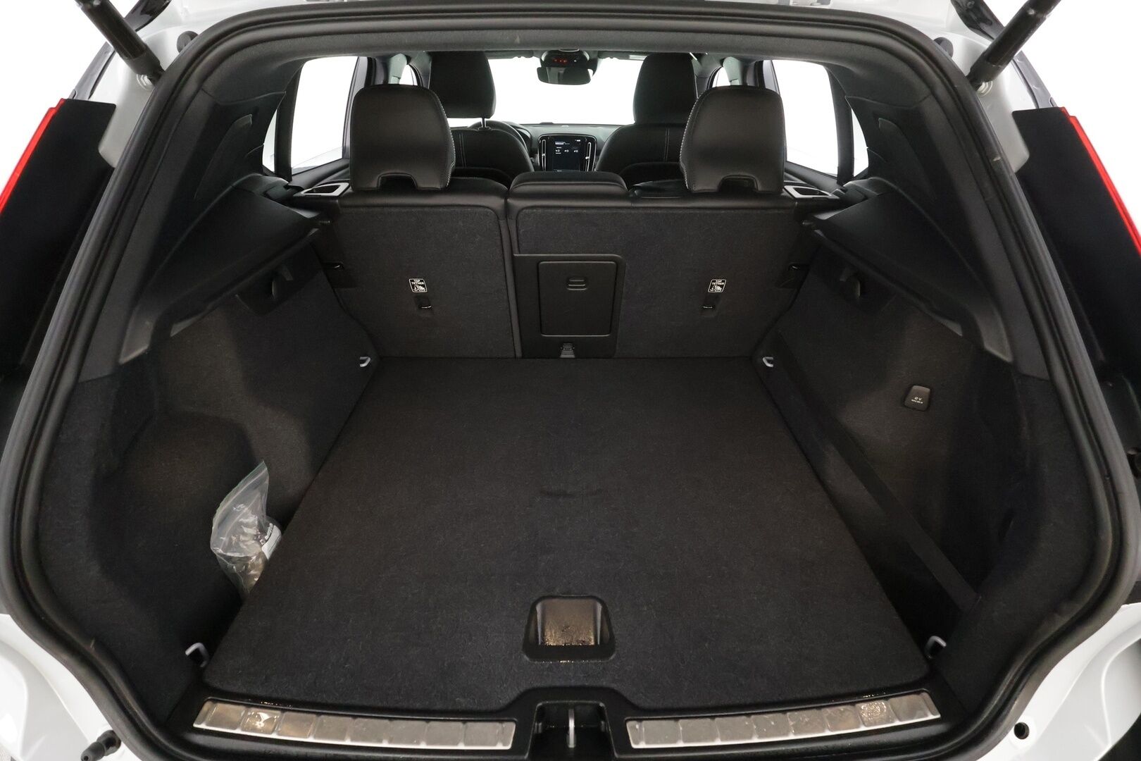 Volvo XC40 2021 T5 TwE Business R-Design aut * Webasto / ACC / Panorama / 360° / LED / H&K / Sportpenkki Muistilla / Navi / Keyless * - 1-om suomi-auto / 2x Latauskaapelit / Kahdet renkaat  / Jakohihna tehty 7/2025 - Osta nyt, maksa vasta ensi vuonna