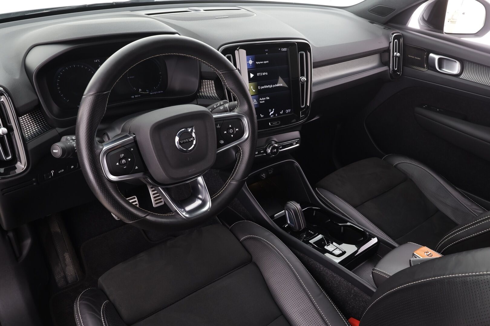 Volvo XC40 2021 T5 TwE Business R-Design aut * Webasto / ACC / Panorama / 360° / LED / H&K / Sportpenkki Muistilla / Navi / Keyless * - 1-om suomi-auto / 2x Latauskaapelit / Kahdet renkaat  / Jakohihna tehty 7/2025 - Osta nyt, maksa vasta ensi vuonna