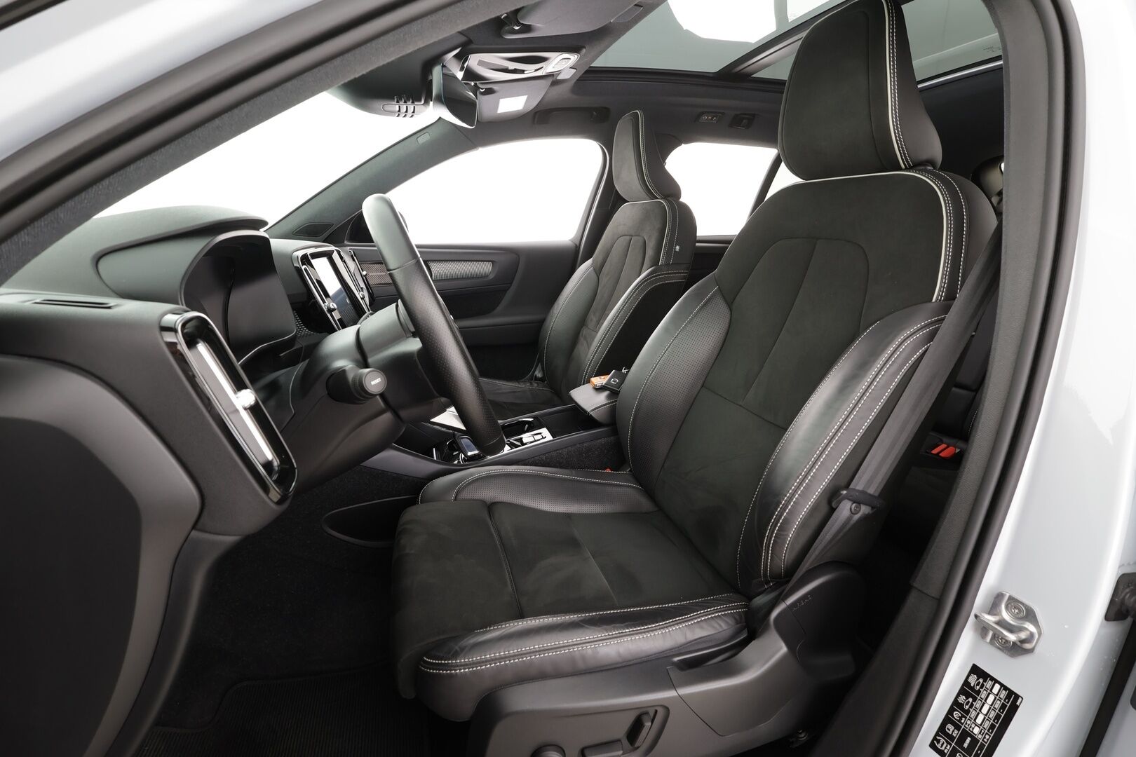 Volvo XC40 2021 T5 TwE Business R-Design aut * Webasto / ACC / Panorama / 360° / LED / H&K / Sportpenkki Muistilla / Navi / Keyless * - 1-om suomi-auto / 2x Latauskaapelit / Kahdet renkaat  / Jakohihna tehty 7/2025 - Osta nyt, maksa vasta ensi vuonna