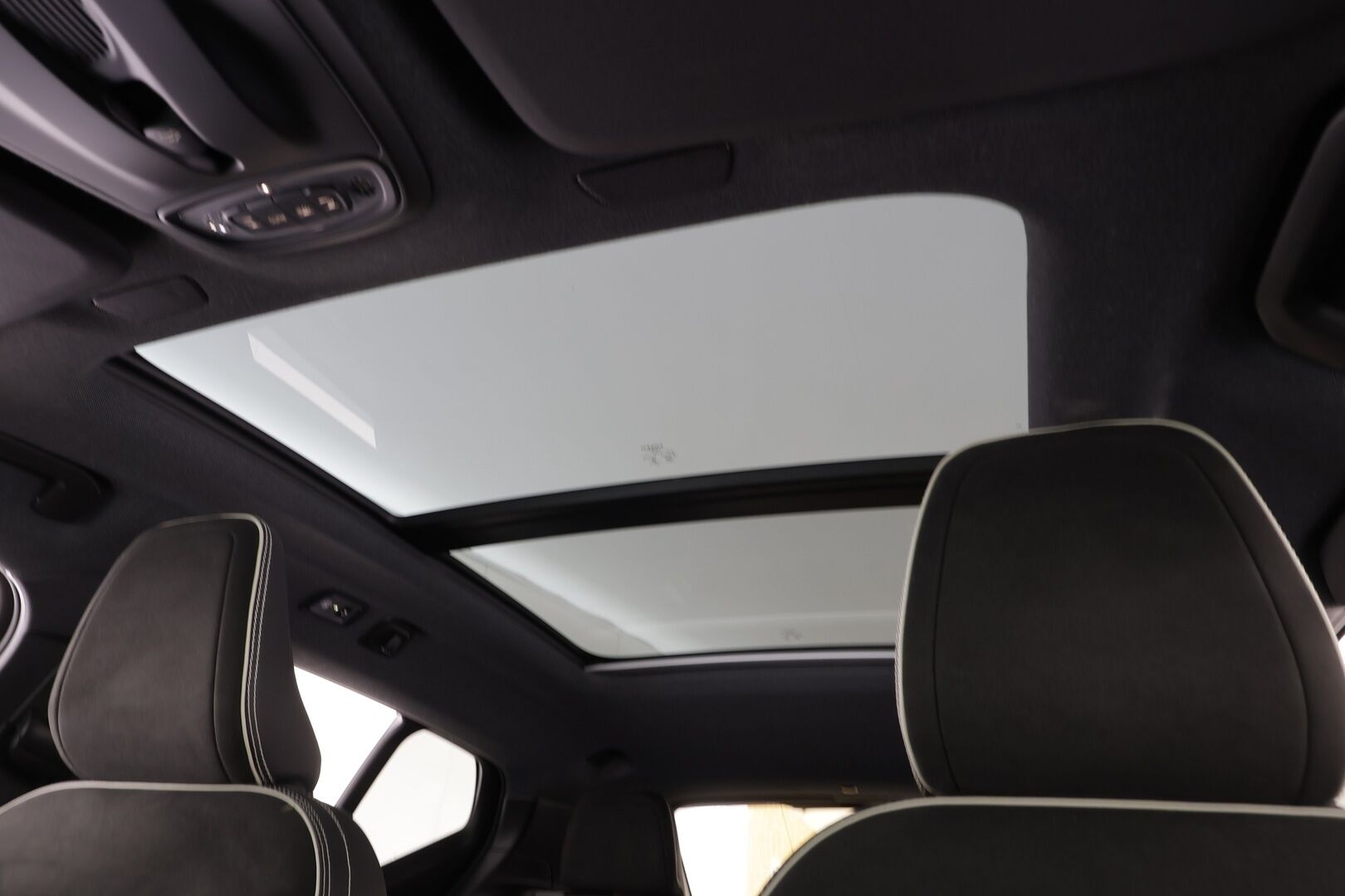 Volvo XC40 2021 T5 TwE Business R-Design aut * Webasto / ACC / Panorama / 360° / LED / H&K / Sportpenkki Muistilla / Navi / Keyless * - 1-om suomi-auto / 2x Latauskaapelit / Kahdet renkaat  / Jakohihna tehty 7/2025 - Osta nyt, maksa vasta ensi vuonna