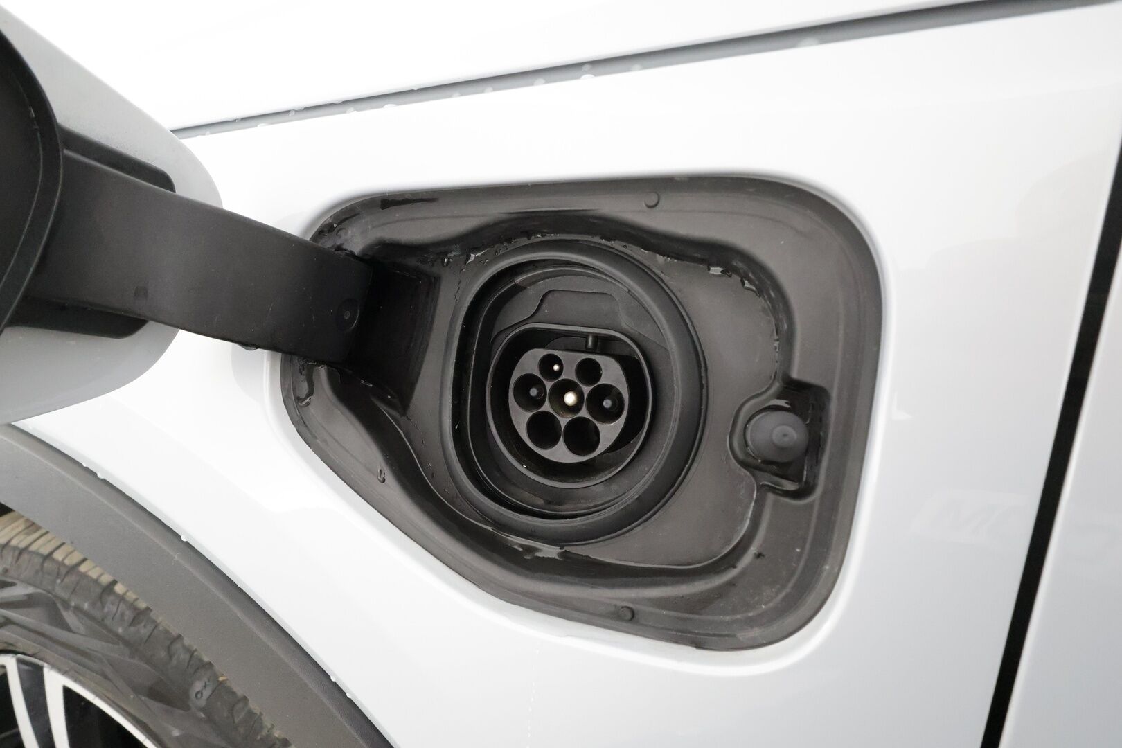 Volvo XC40 2021 T5 TwE Business R-Design aut * Webasto / ACC / Panorama / 360° / LED / H&K / Sportpenkki Muistilla / Navi / Keyless * - 1-om suomi-auto / 2x Latauskaapelit / Kahdet renkaat  / Jakohihna tehty 7/2025 - Osta nyt, maksa vasta ensi vuonna