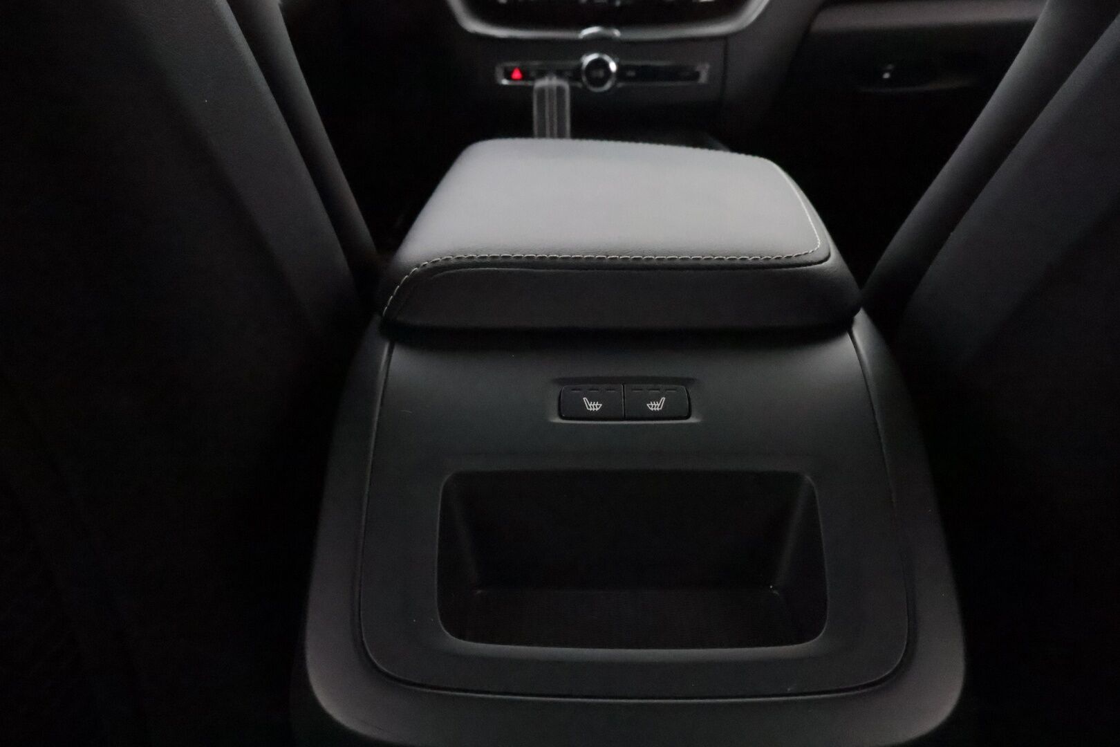 Volvo XC60 2021 T8 TwE AWD Business R-Design aut * Webasto / Adapt.Vakkari / Harman&Kardon / Vetokoukku / Panoraama / Ilma-Alusta / Peruutuskamera - Suomiauto / Merkkihuollot / Jakopää tehty / Facelift!