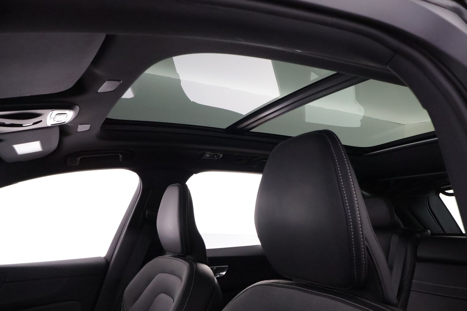 Volvo XC60 2021 T8 TwE AWD Business R-Design aut * Webasto / Adapt.Vakkari / Harman&Kardon / Vetokoukku / Panoraama / Ilma-Alusta / Peruutuskamera - Suomiauto / Merkkihuollot / Jakopää tehty / Facelift!