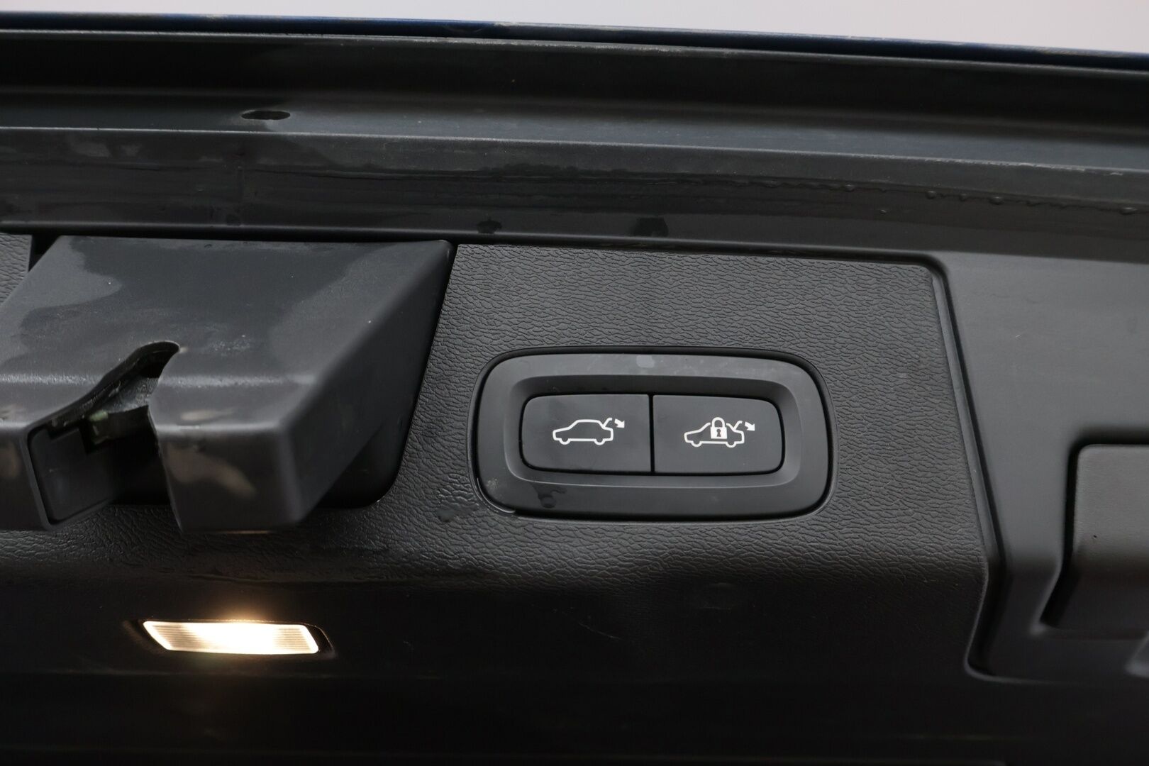 Volvo XC60 2021 T8 TwE AWD Business R-Design aut * Webasto / Adapt.Vakkari / Harman&Kardon / Vetokoukku / Panoraama / Ilma-Alusta / Peruutuskamera - Suomiauto / Merkkihuollot / Jakopää tehty / Facelift!