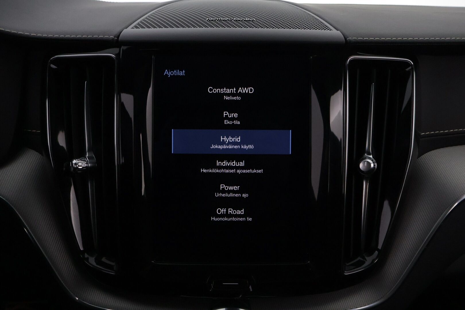 Volvo XC60 2021 T8 TwE AWD Business R-Design aut * Webasto / Adapt.Vakkari / Harman&Kardon / Vetokoukku / Panoraama / Ilma-Alusta / Peruutuskamera - Suomiauto / Merkkihuollot / Jakopää tehty / Facelift!