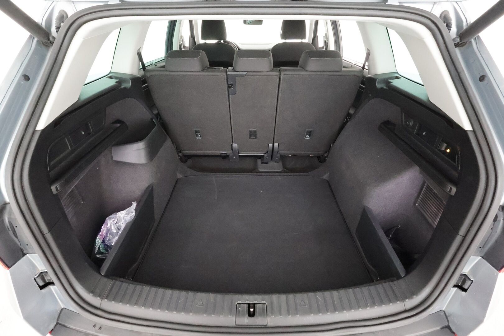 Skoda Kodiaq 2021 2,0 TDI 150 "125 EDITION" DSG * Webasto / Koukku / ACC / LED / P.kamera / Navi / Keyless * - Suomi-auto / Kahdet renkaat aluvanteilla / Merkkihuollot