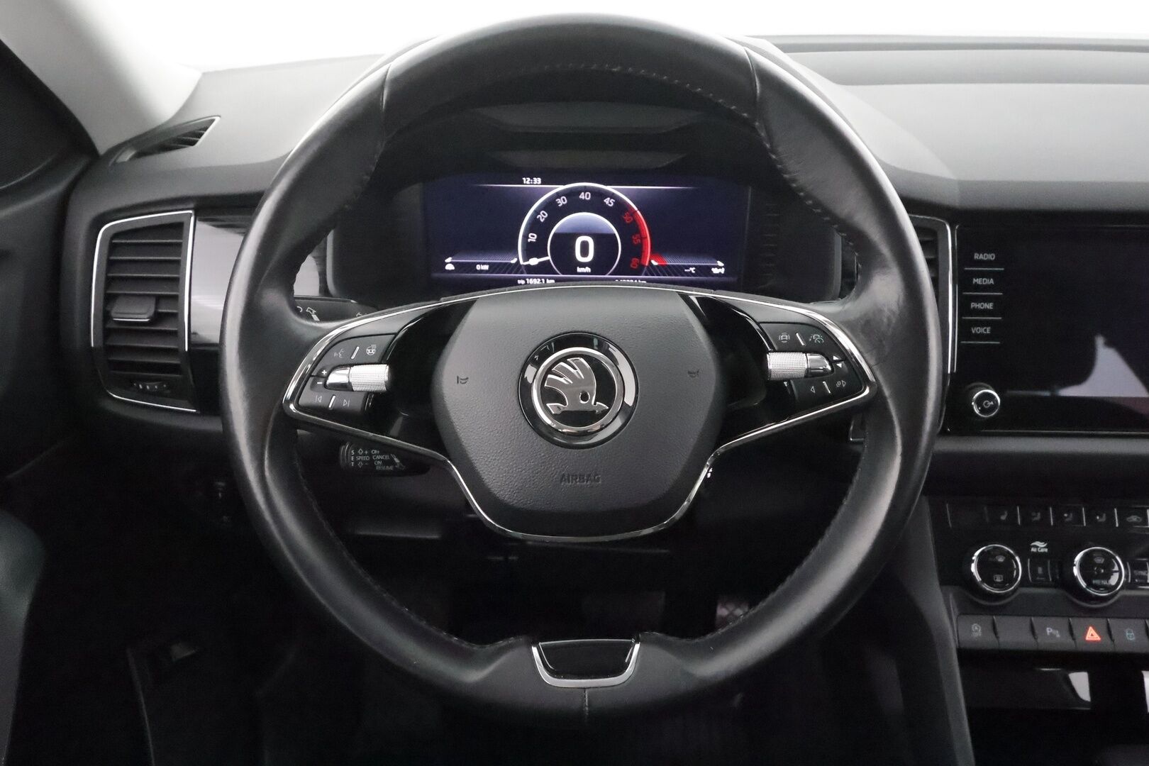 Skoda Kodiaq 2021 2,0 TDI 150 "125 EDITION" DSG * Webasto / Koukku / ACC / LED / P.kamera / Navi / Keyless * - Suomi-auto / Kahdet renkaat aluvanteilla / Merkkihuollot