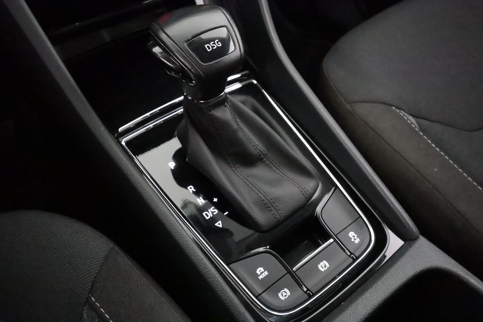 Skoda Kodiaq 2021 2,0 TDI 150 "125 EDITION" DSG * Webasto / Koukku / ACC / LED / P.kamera / Navi / Keyless * - Suomi-auto / Kahdet renkaat aluvanteilla / Merkkihuollot