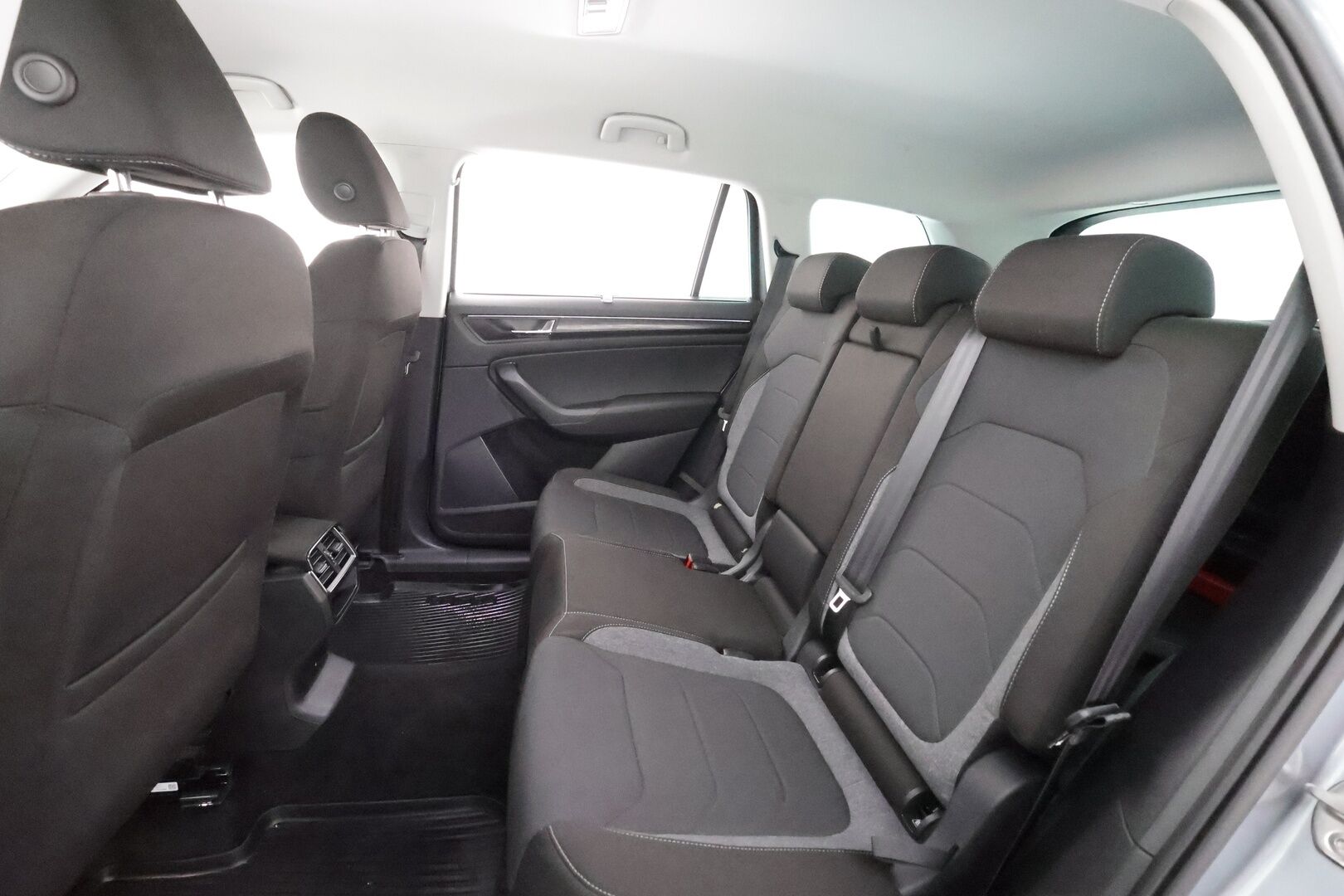 Skoda Kodiaq 2021 2,0 TDI 150 "125 EDITION" DSG * Webasto / Koukku / ACC / LED / P.kamera / Navi / Keyless * - Suomi-auto / Kahdet renkaat aluvanteilla / Merkkihuollot