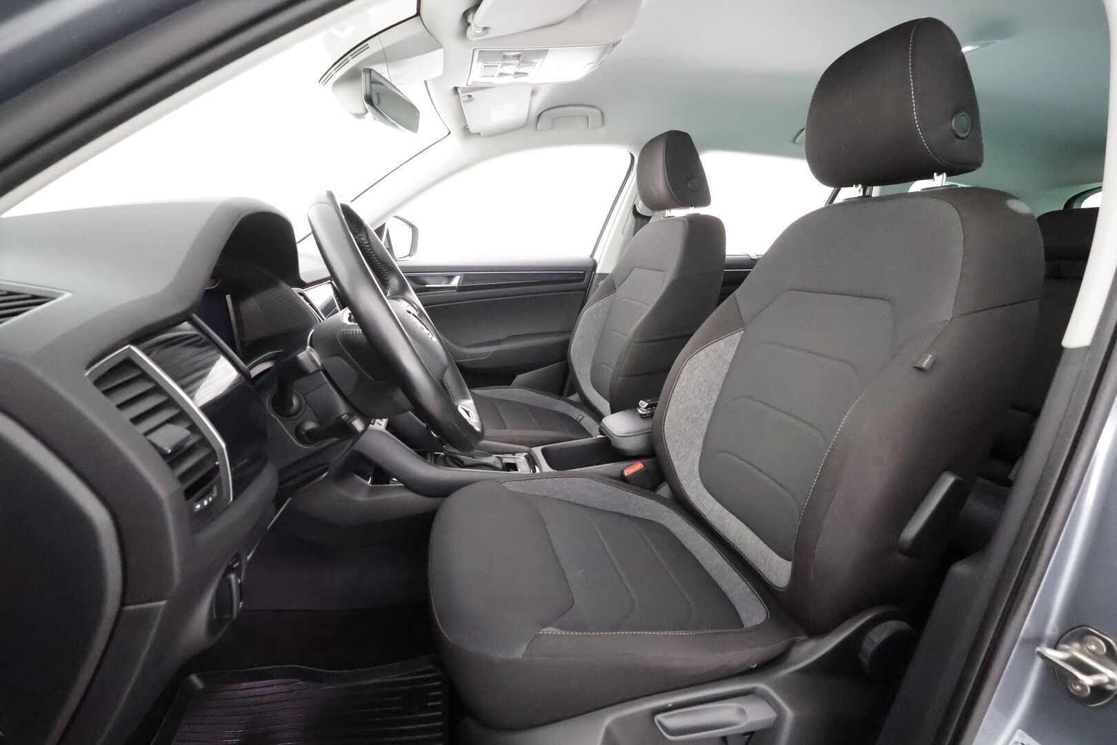 Skoda Kodiaq 2021 2,0 TDI 150 "125 EDITION" DSG * Webasto / Koukku / ACC / LED / P.kamera / Navi / Keyless * - Suomi-auto / Kahdet renkaat aluvanteilla / Merkkihuollot